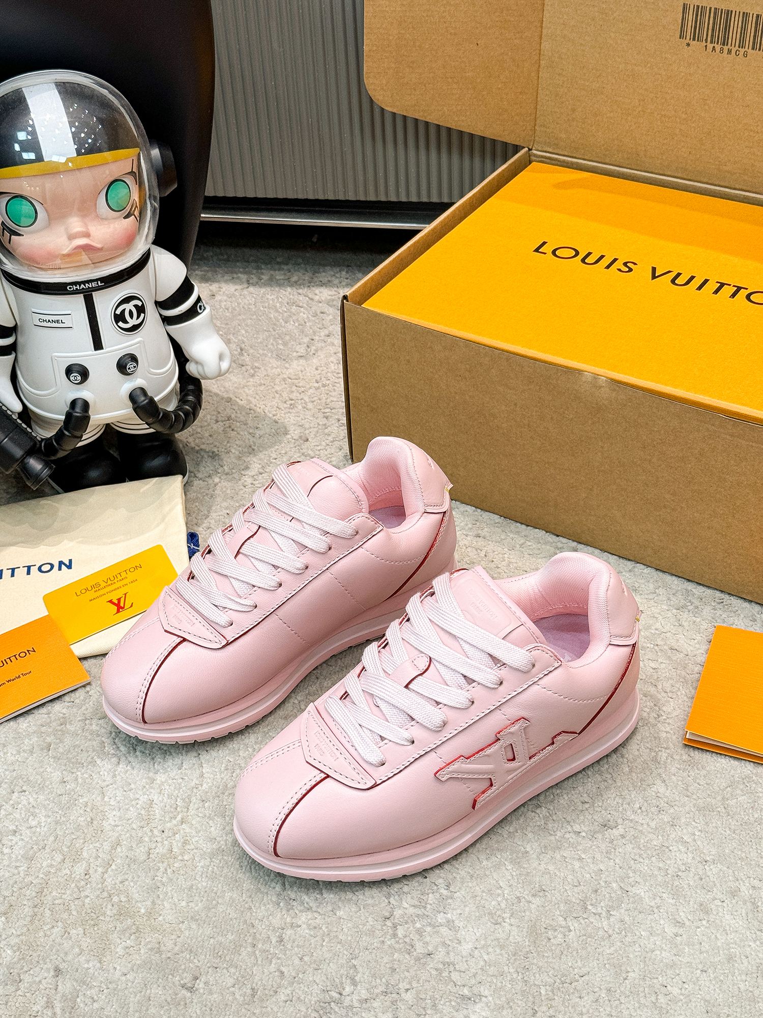 LV shoe