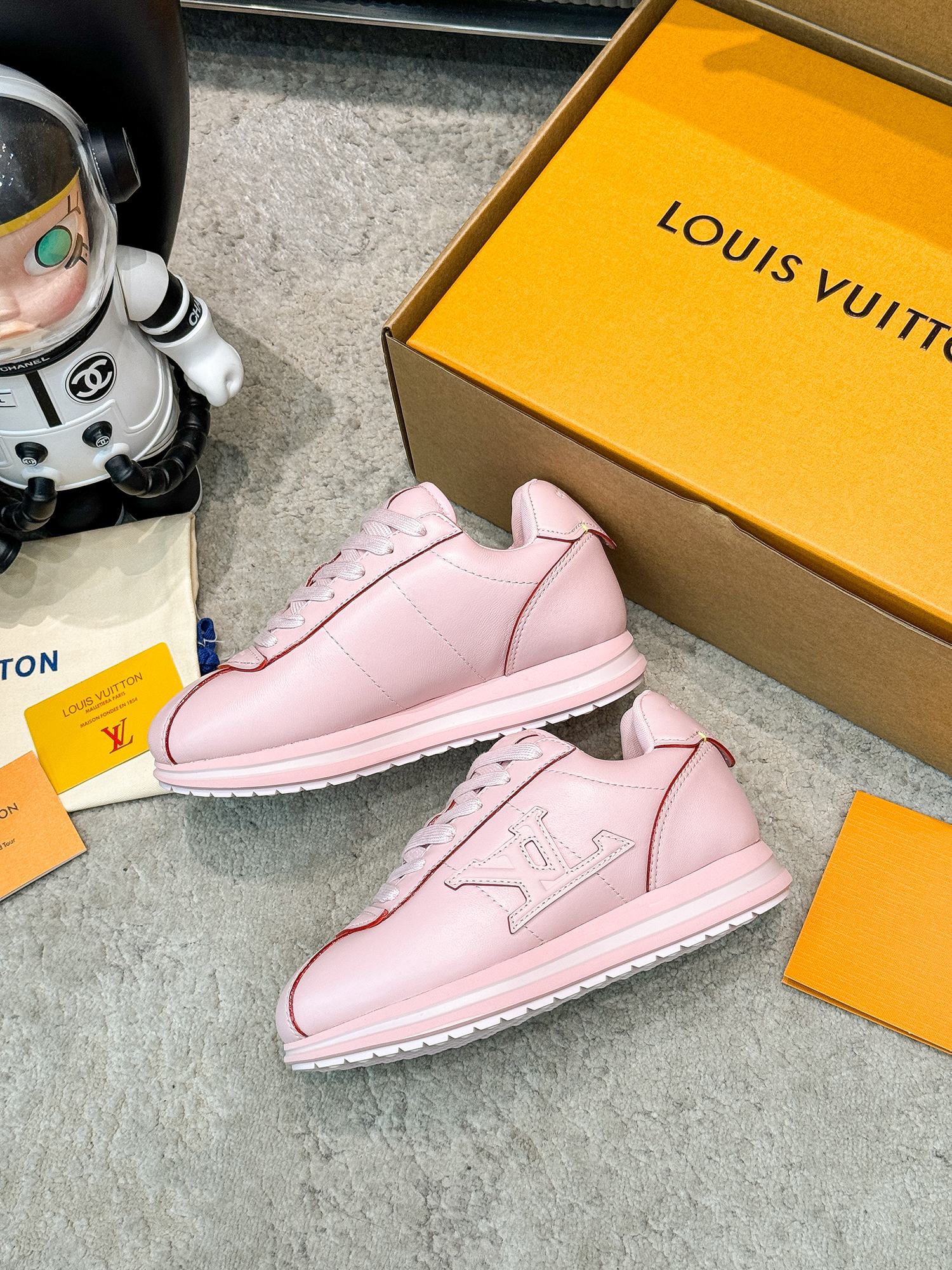 LV shoe