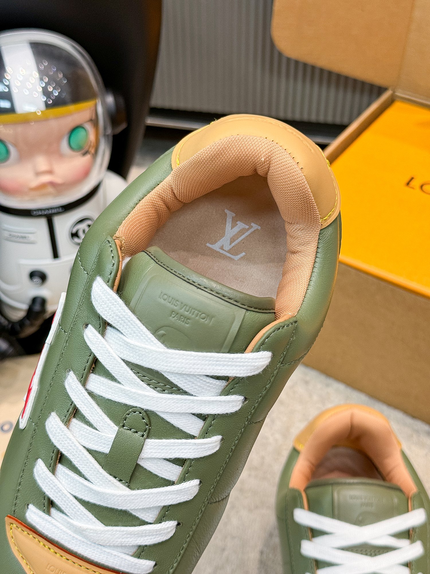 LV shoe