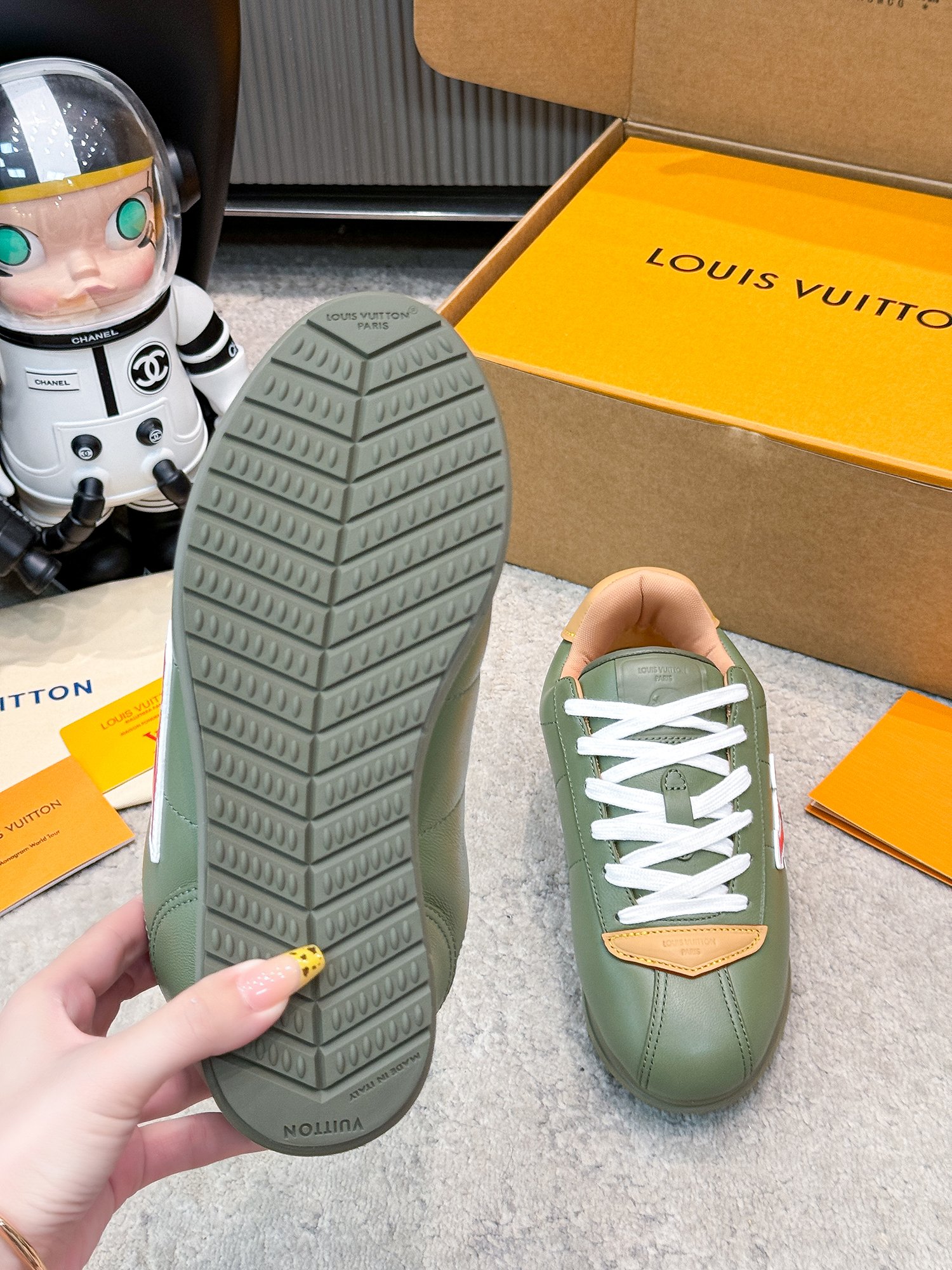LV shoe