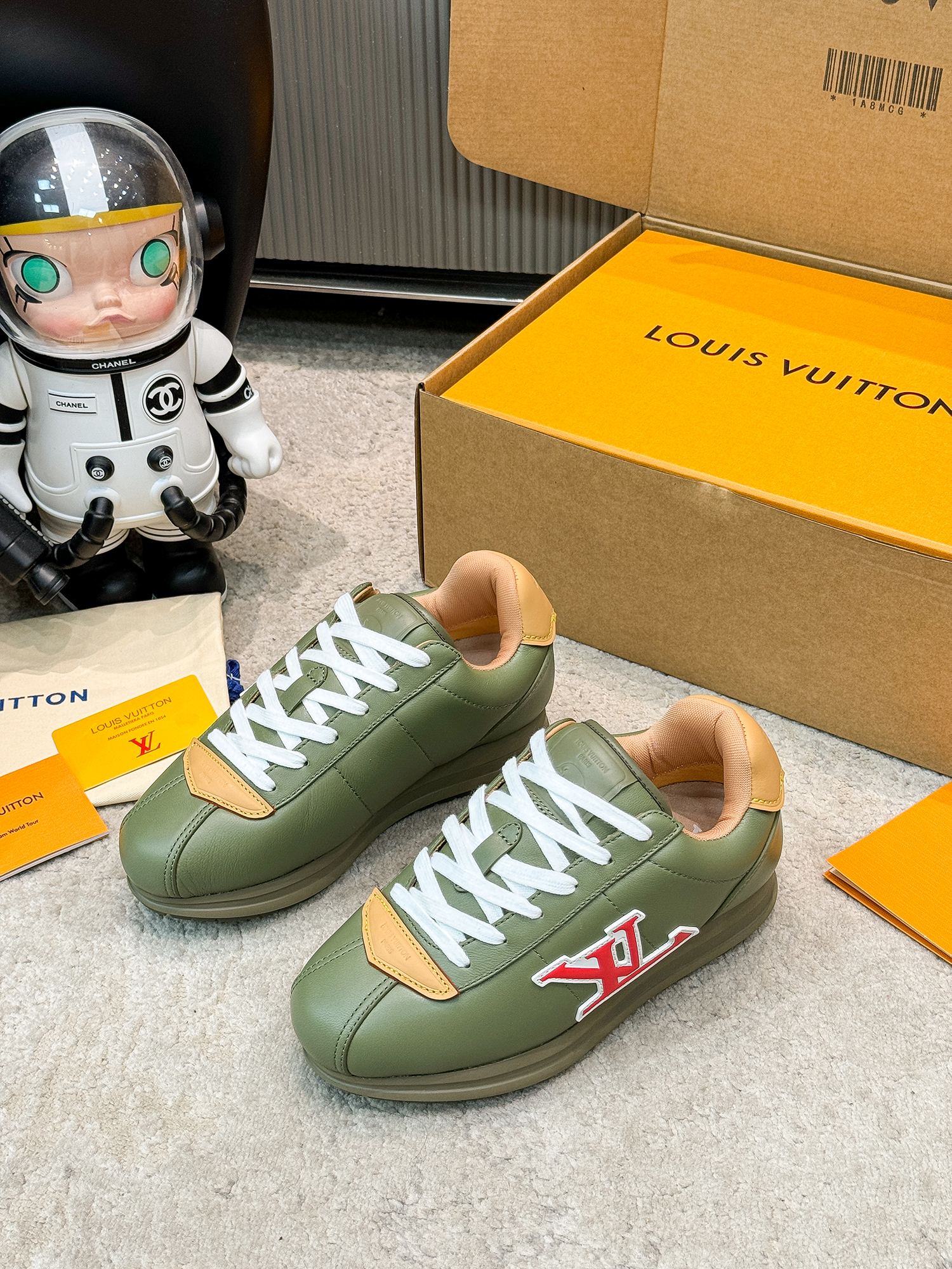 LV shoe