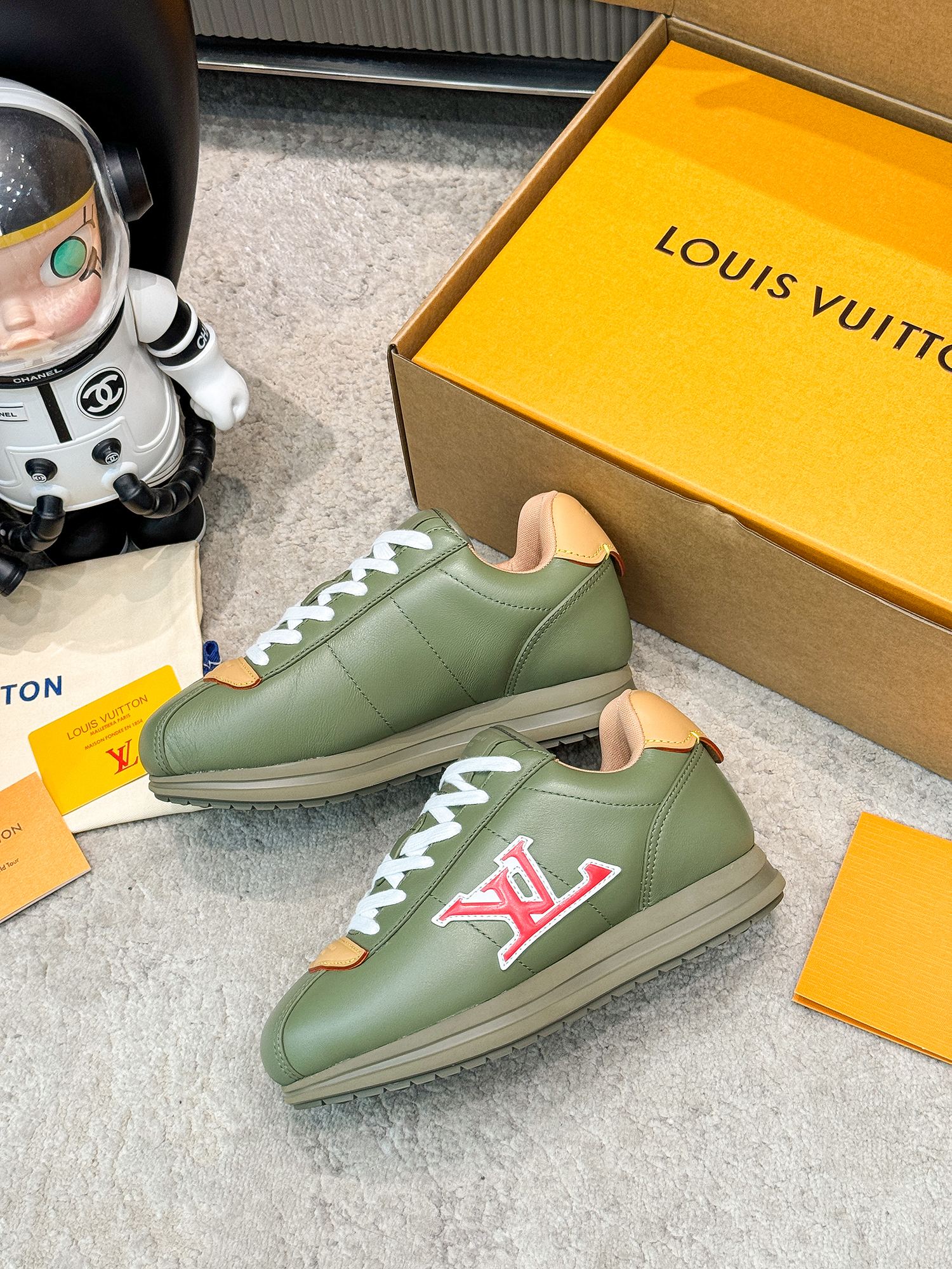 LV shoe
