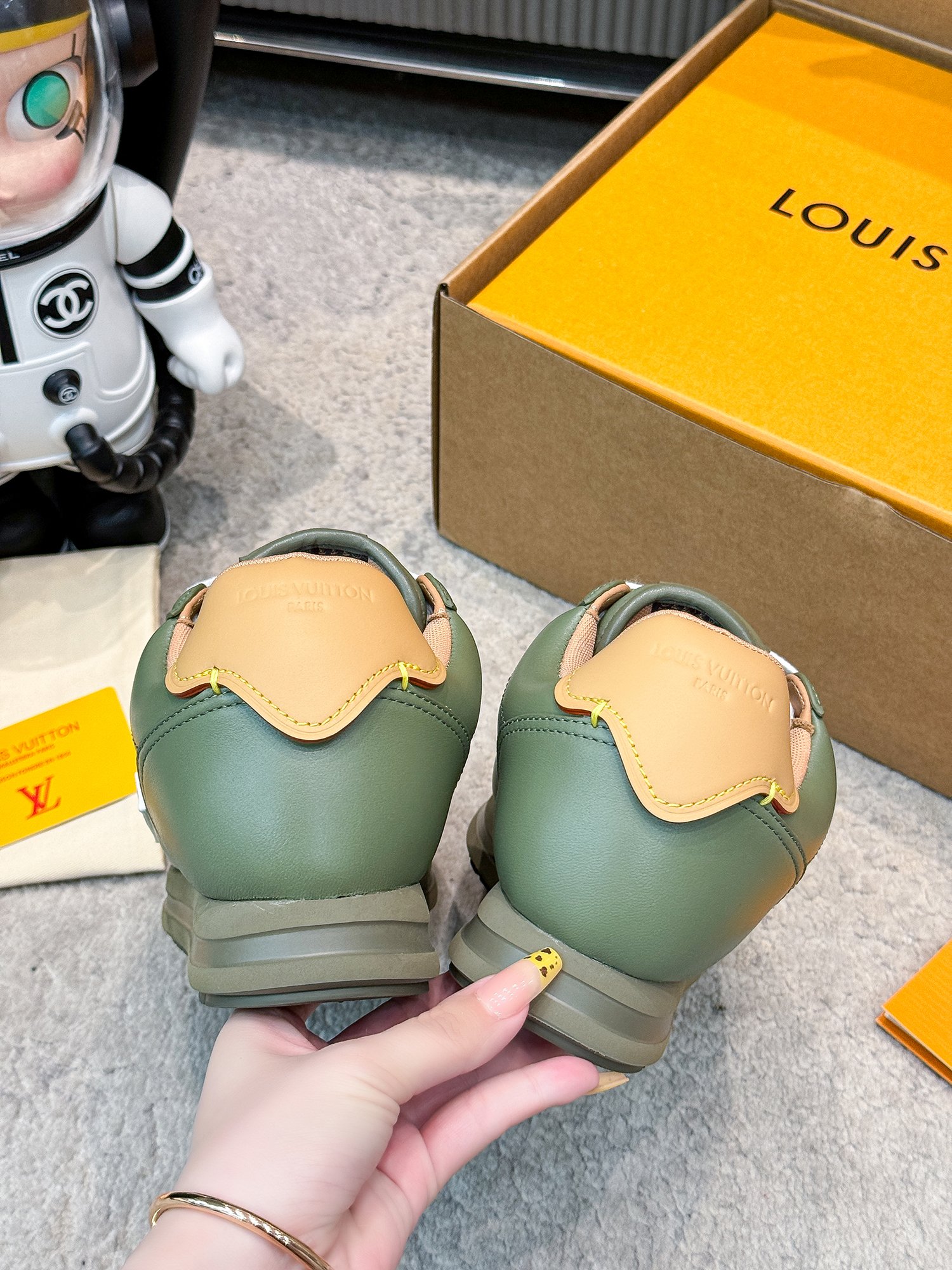 LV shoe