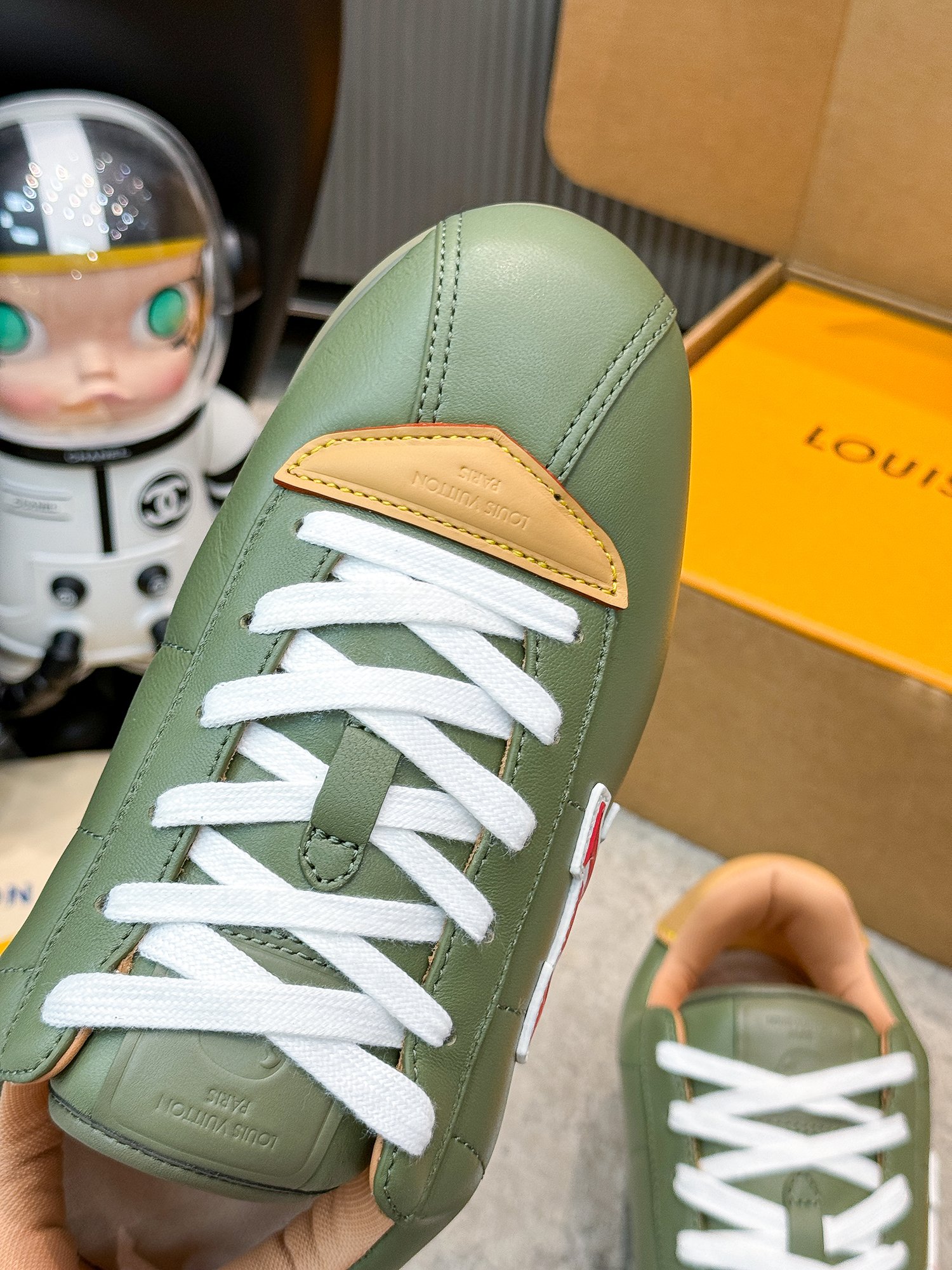 LV shoe