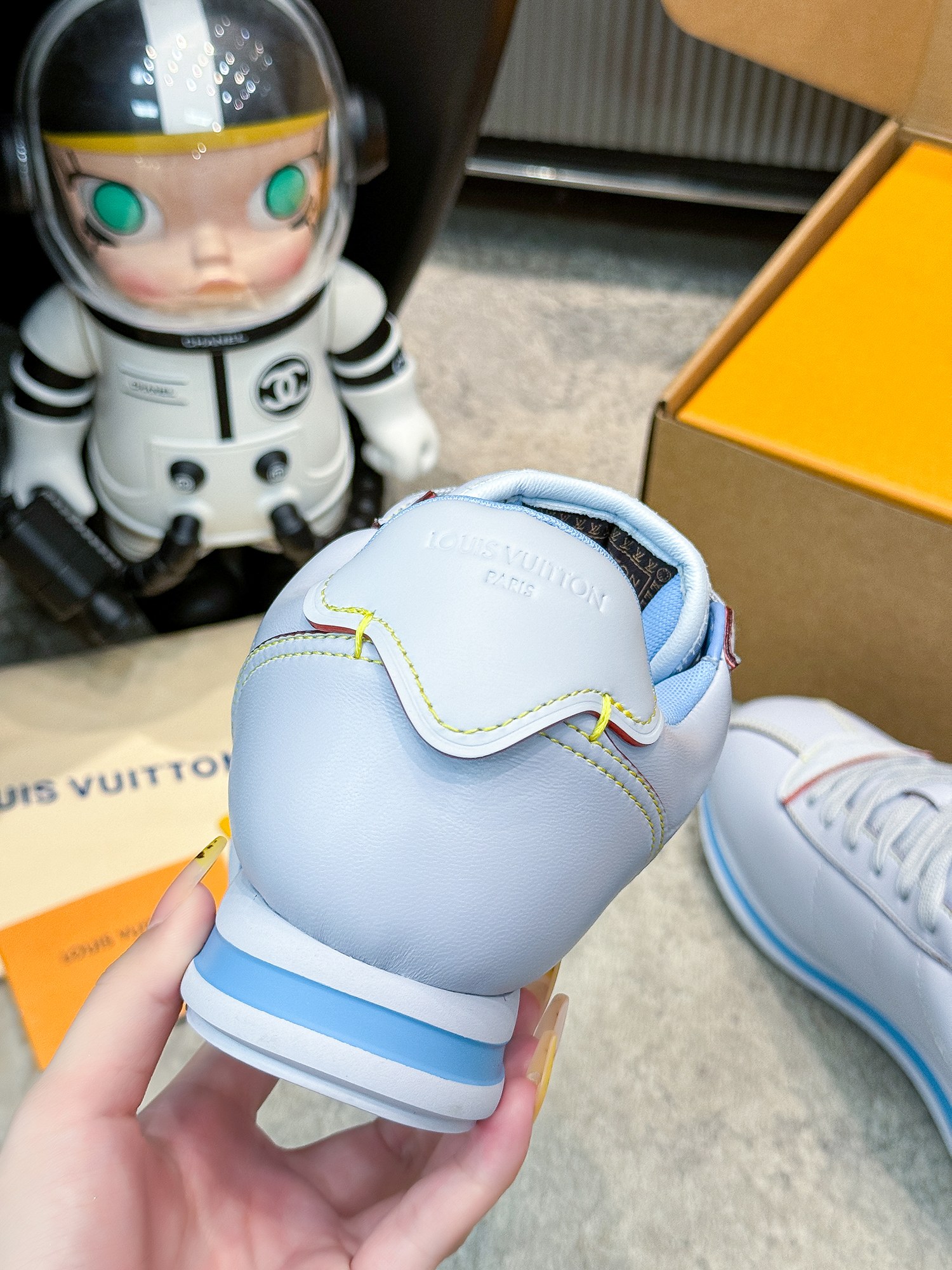 LV shoe