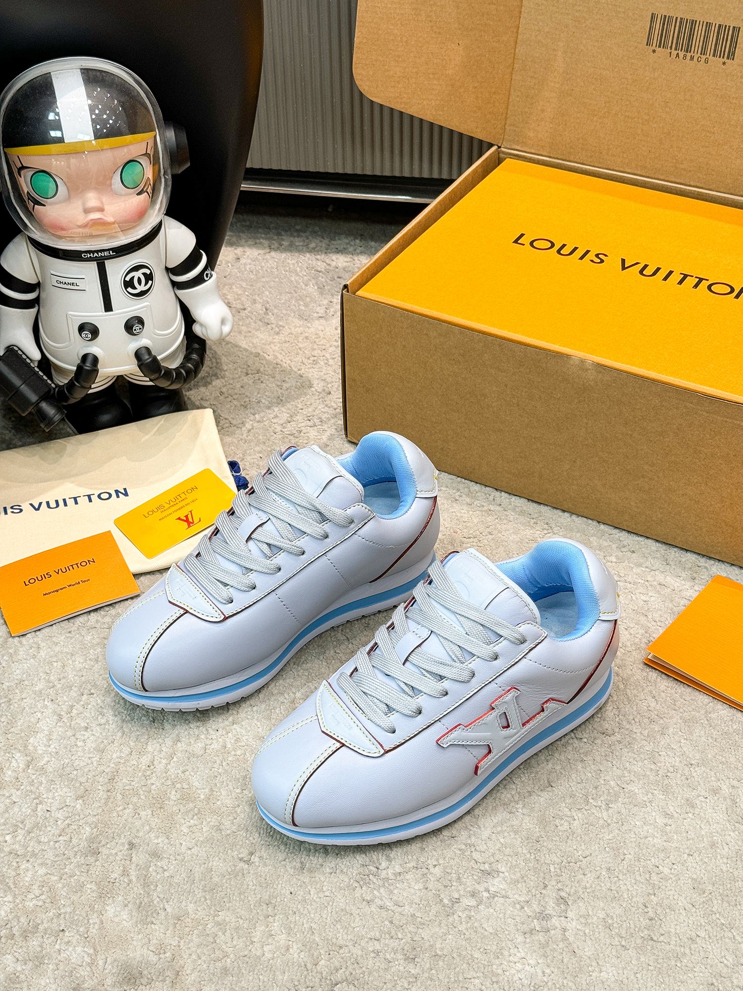 LV shoe