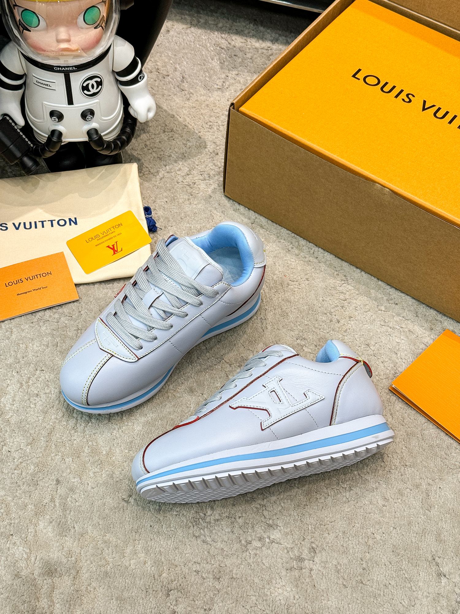 LV shoe