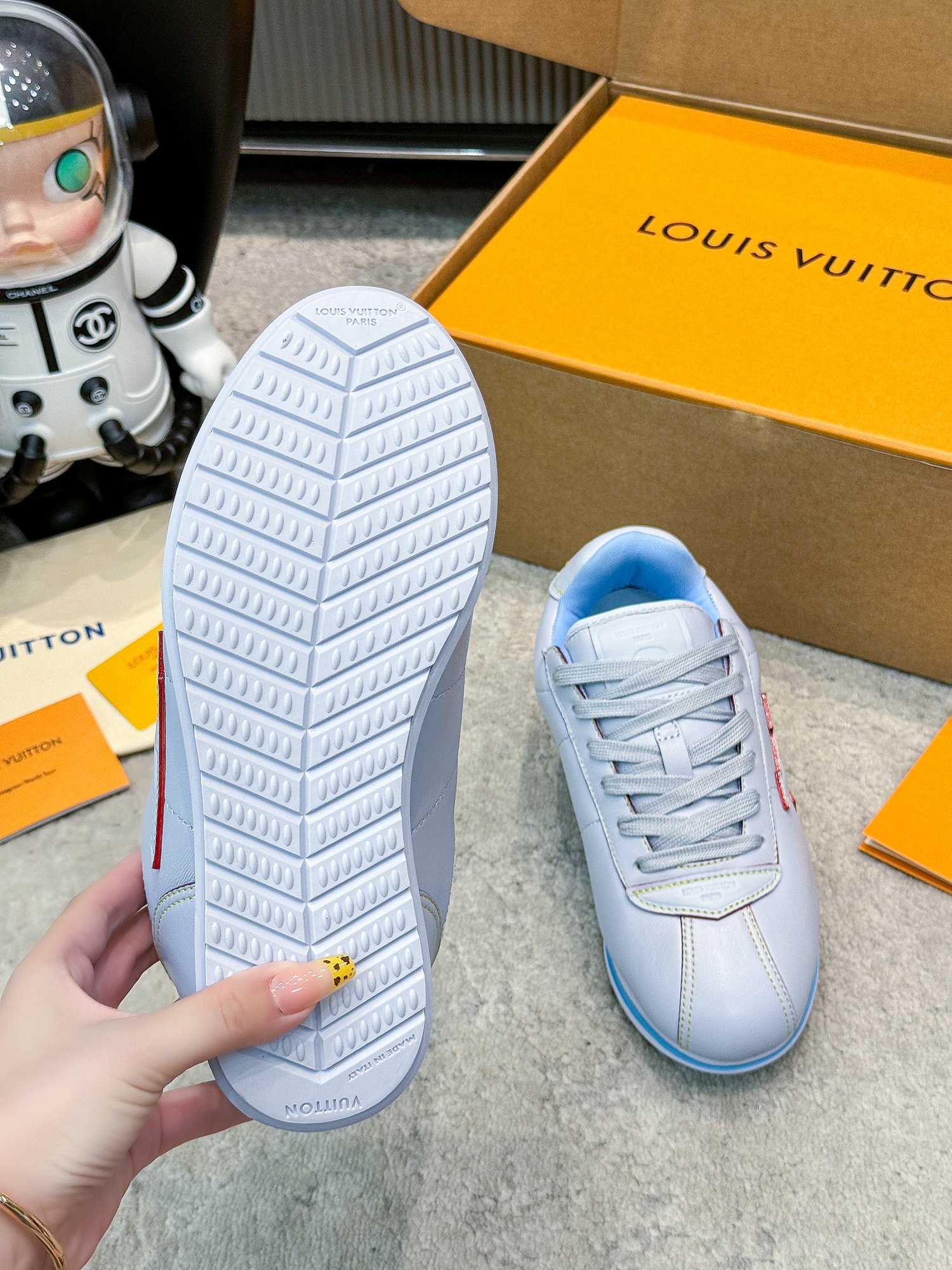 LV shoe