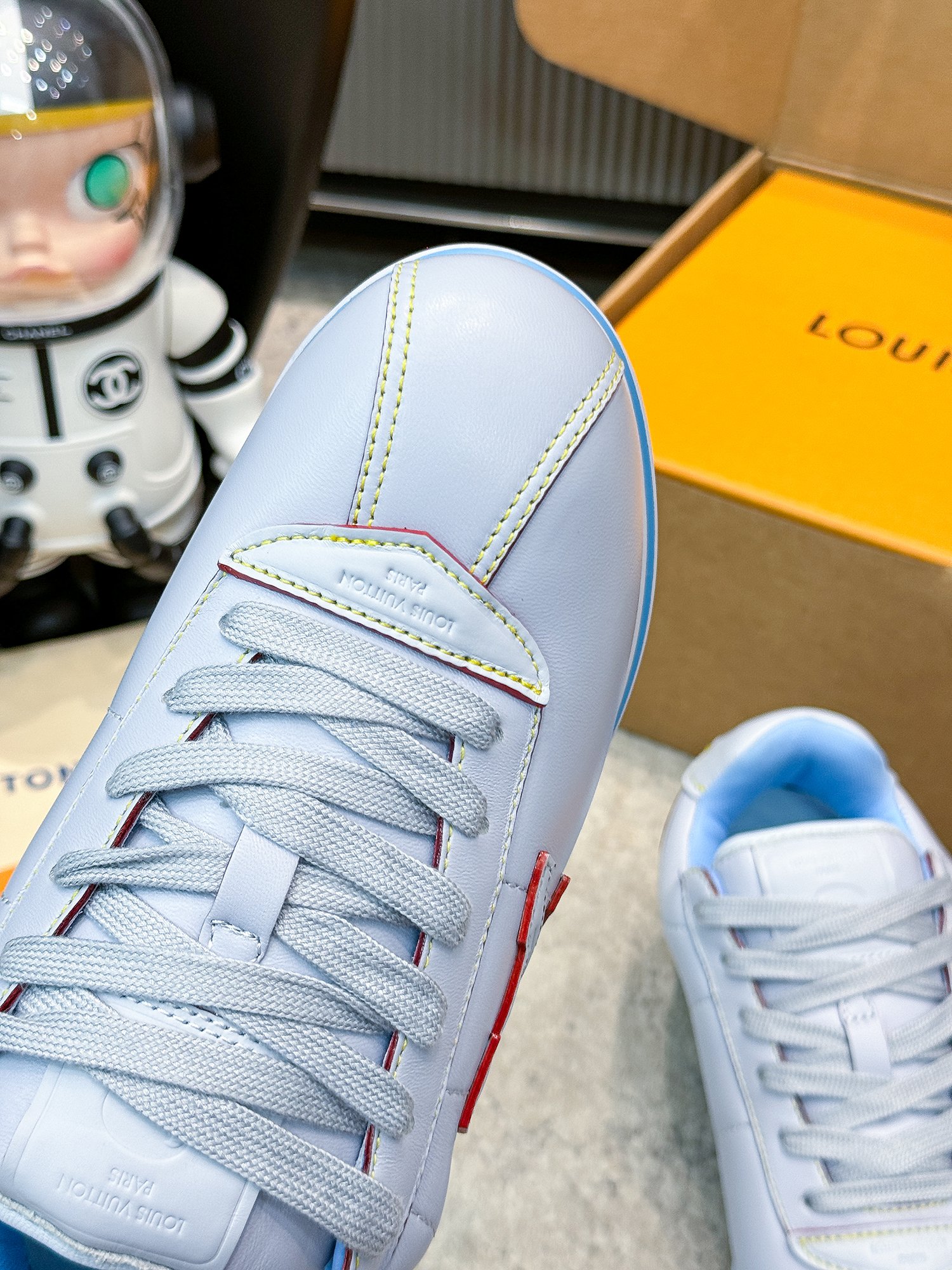 LV shoe