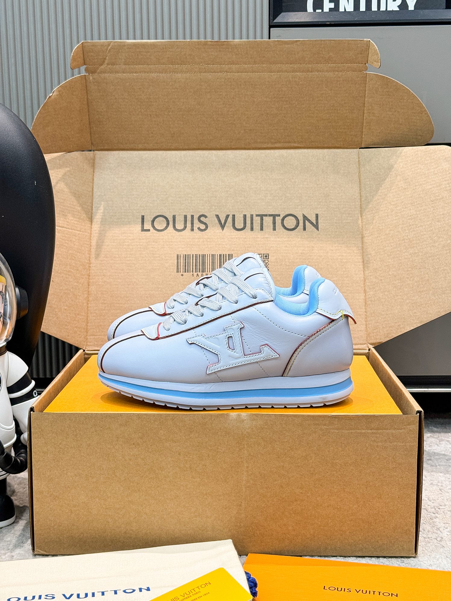LV shoe