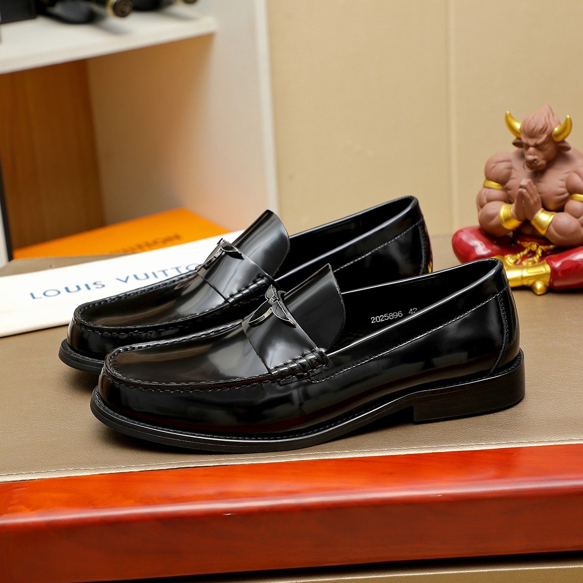 LV shoe