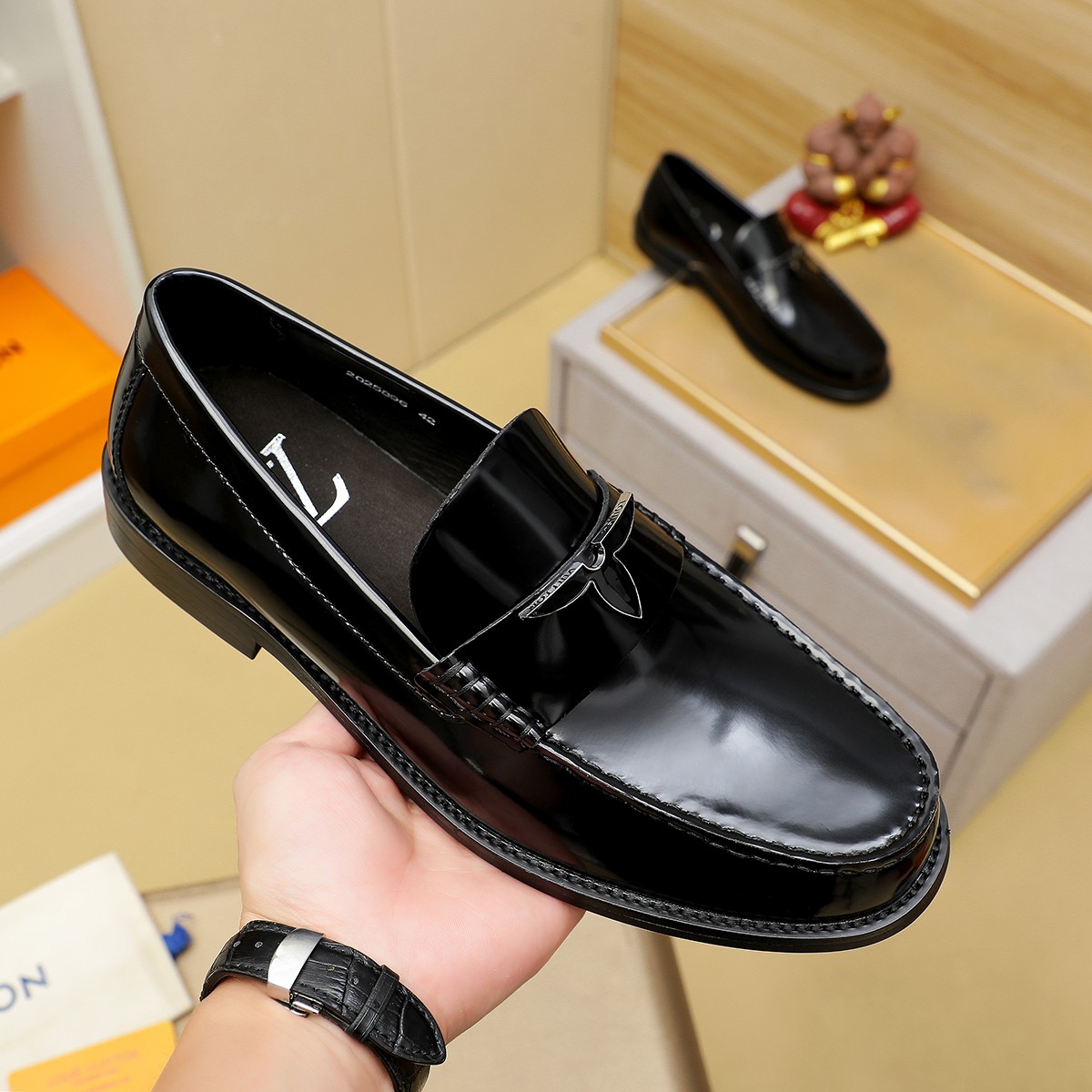 LV shoe