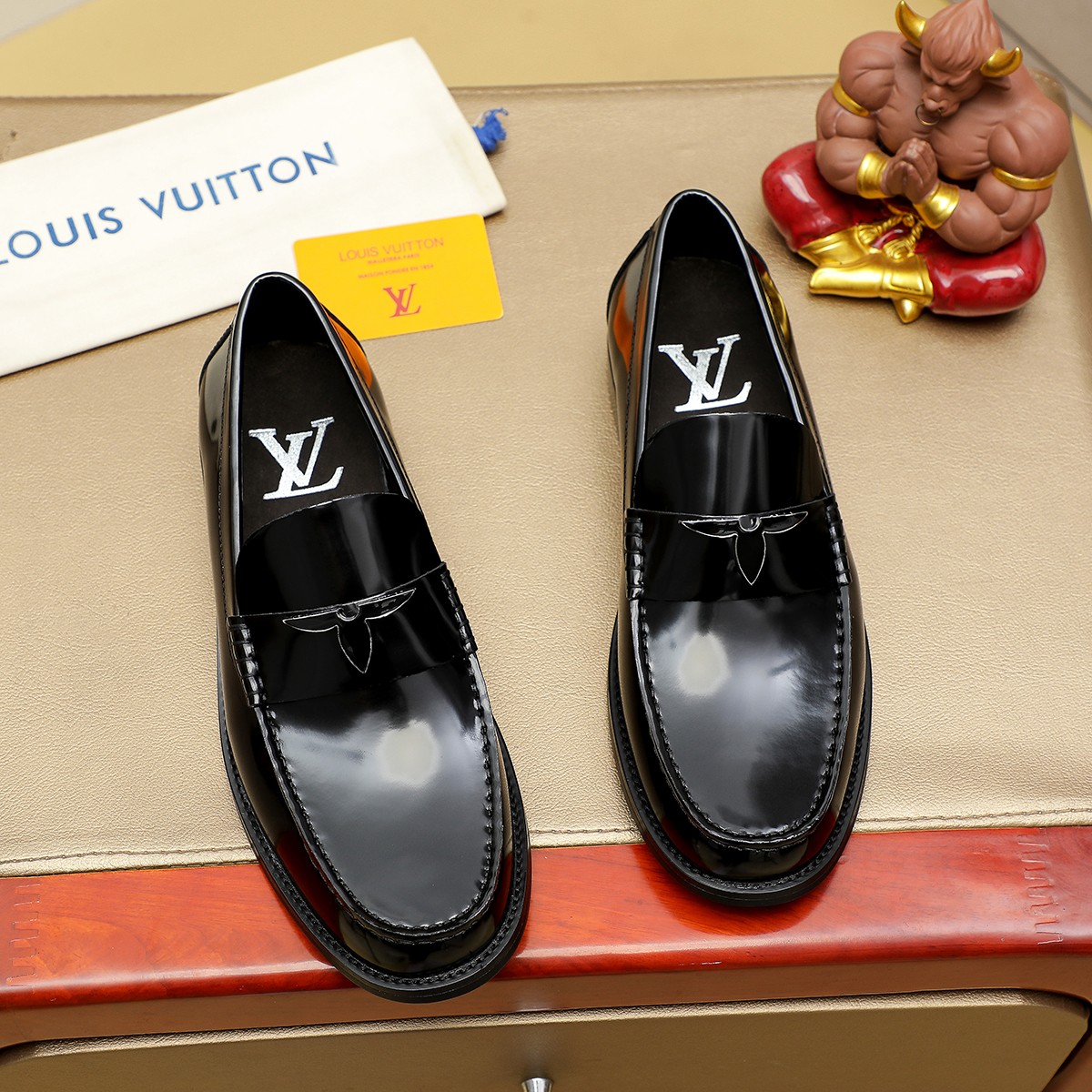 LV shoe