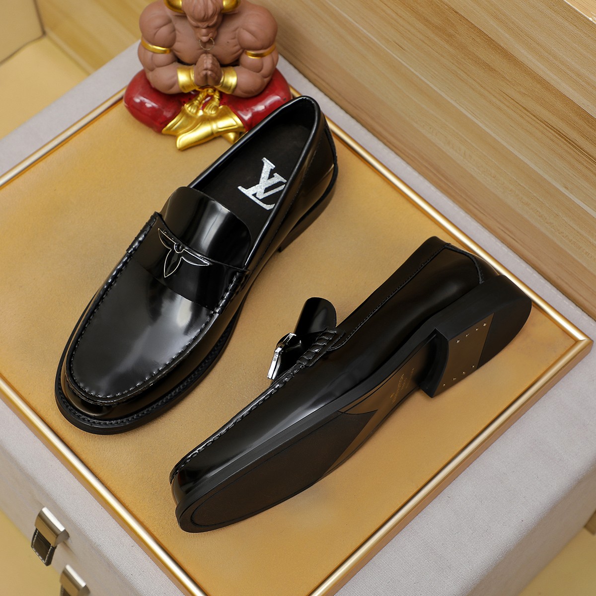 LV shoe