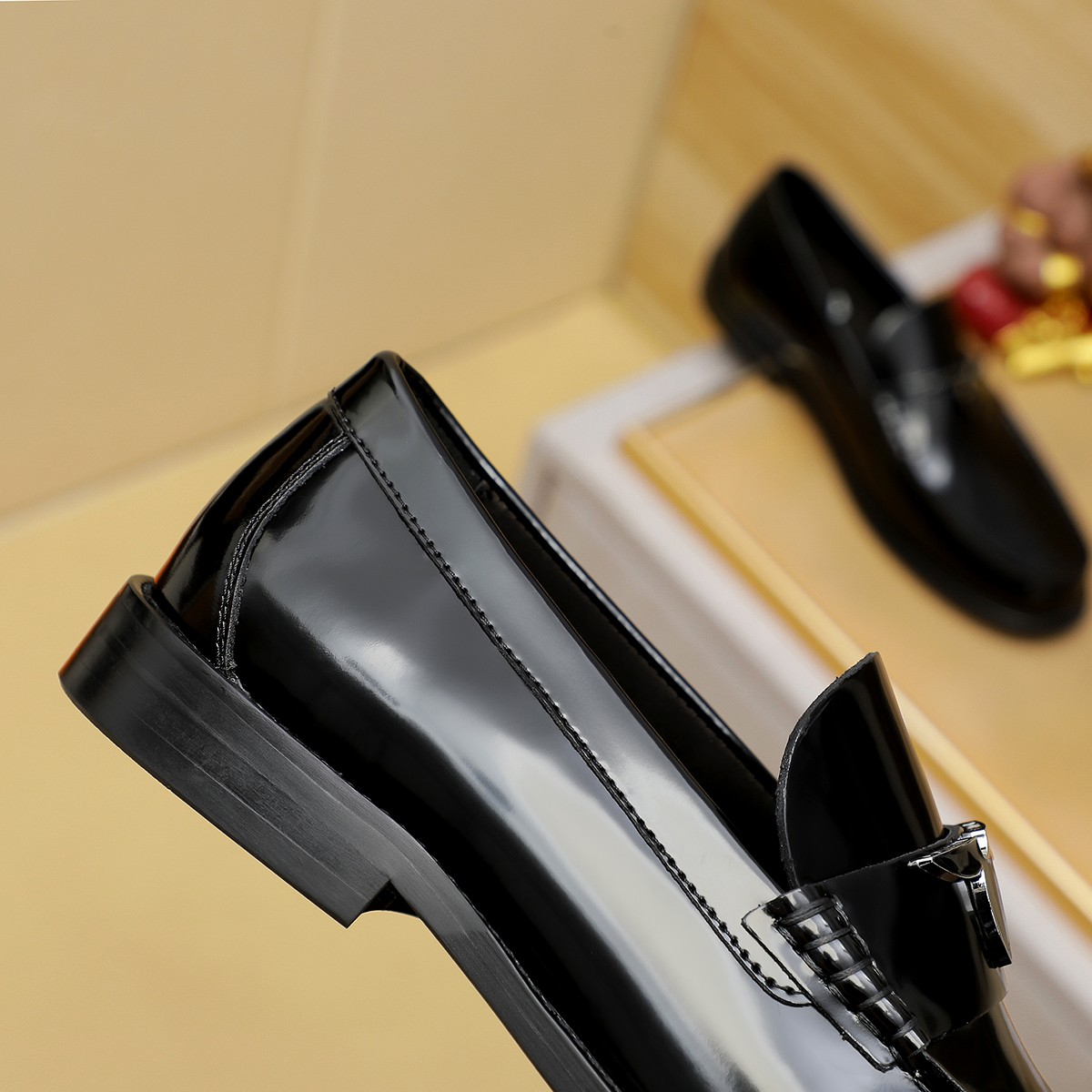 LV shoe