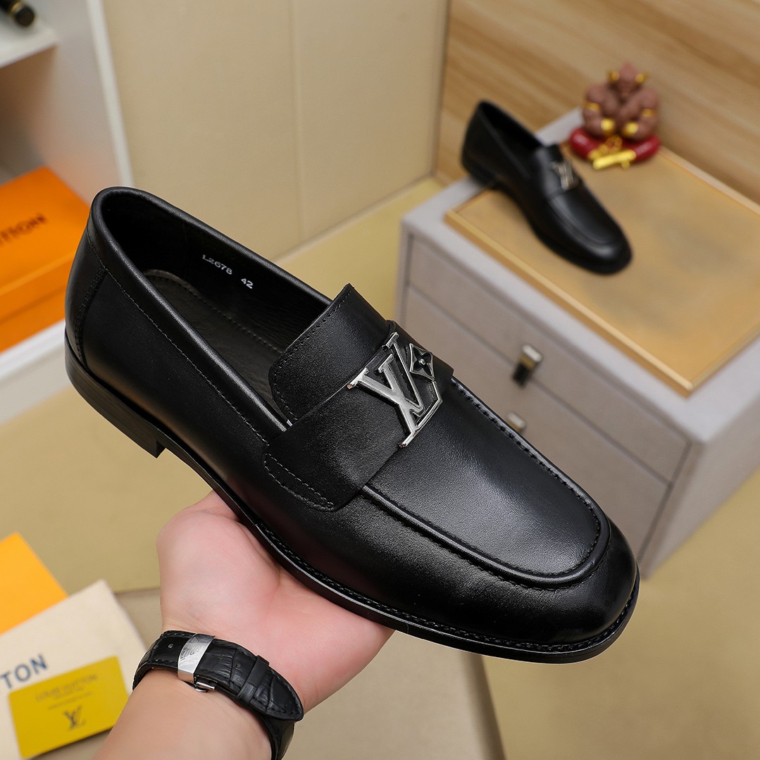 LV shoe