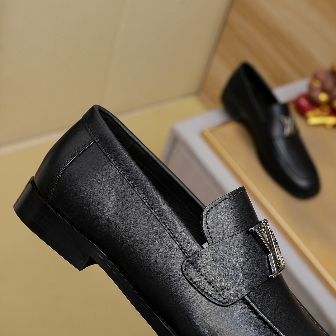 LV shoe
