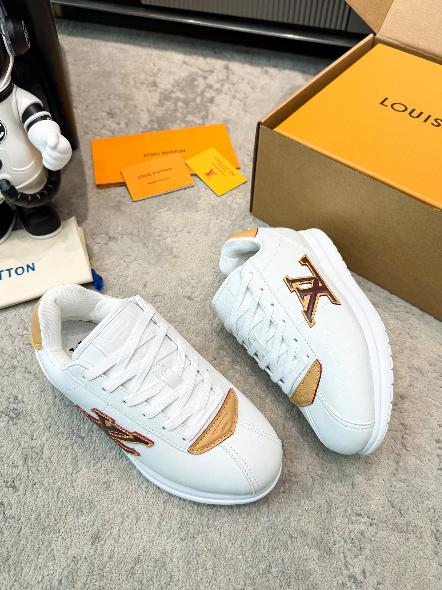 LV shoe