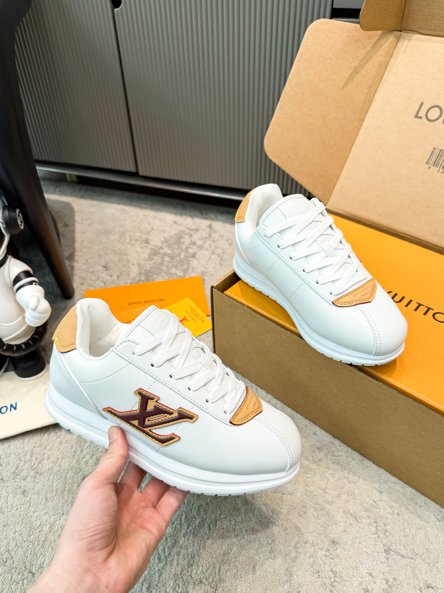 LV shoe