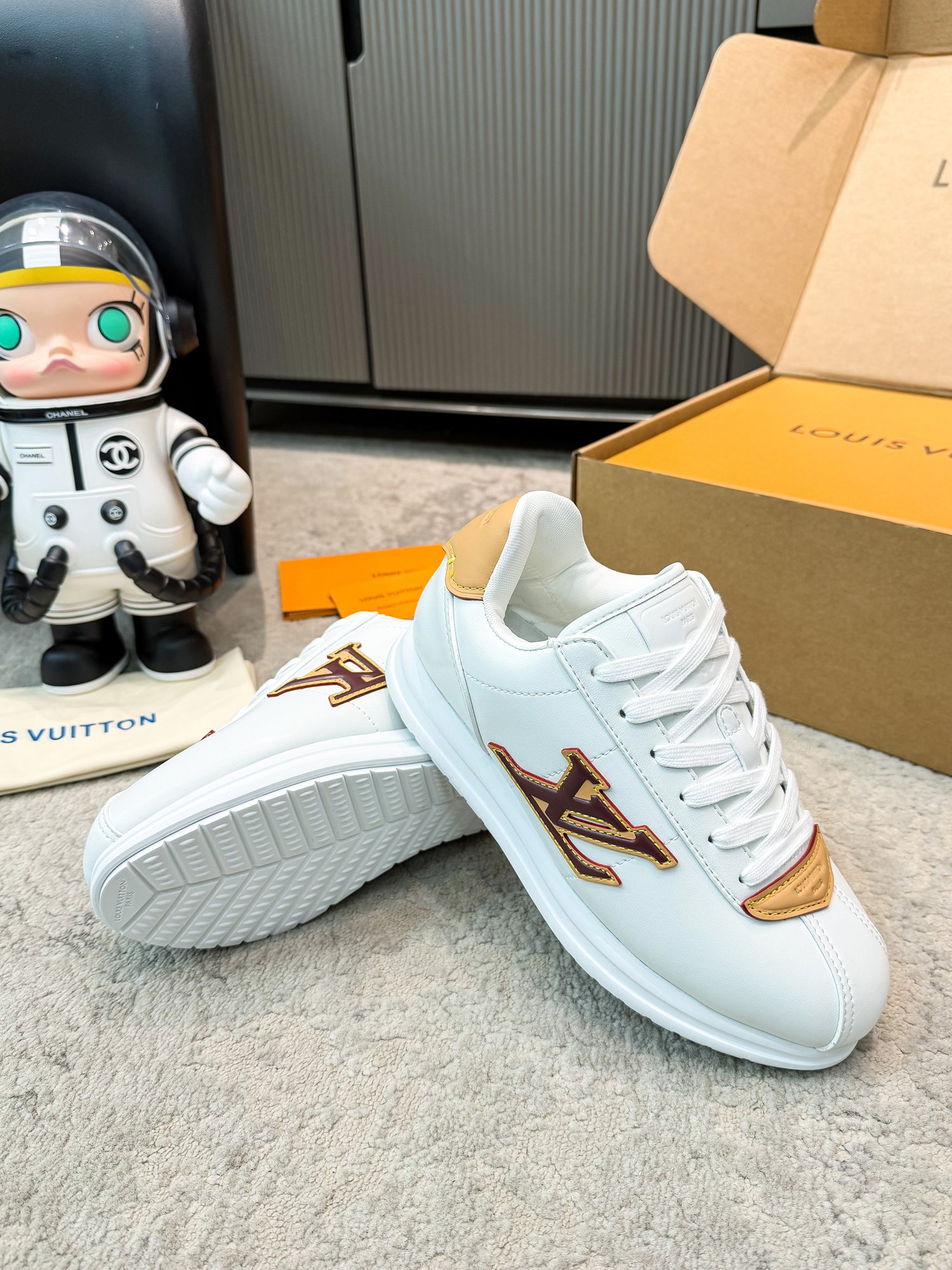 LV shoe