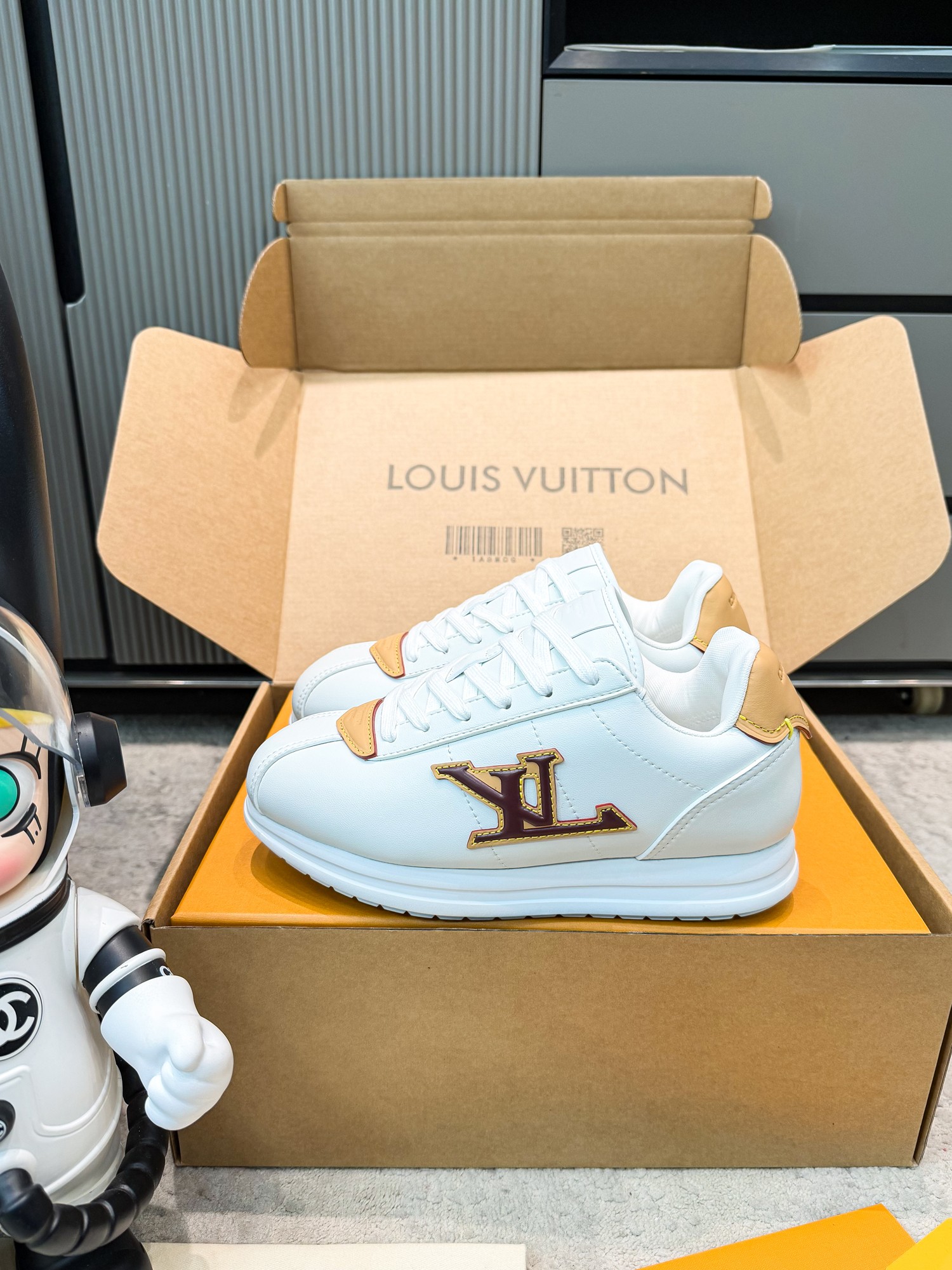 LV shoe