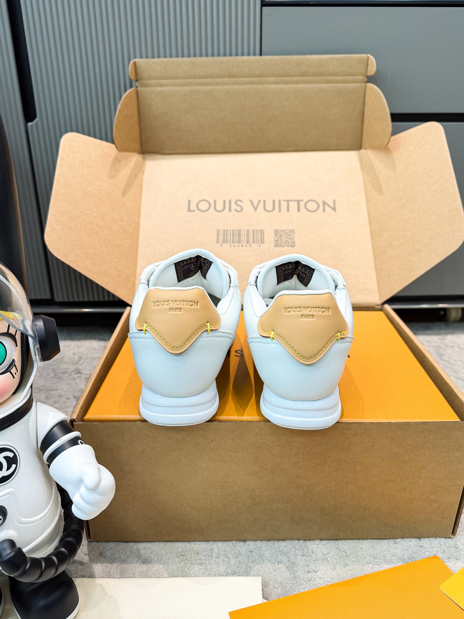 LV shoe