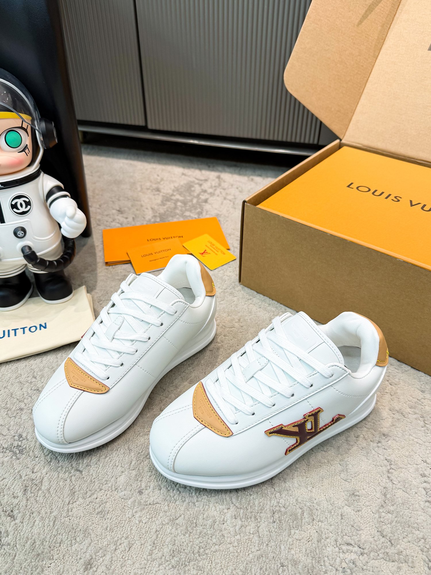 LV shoe