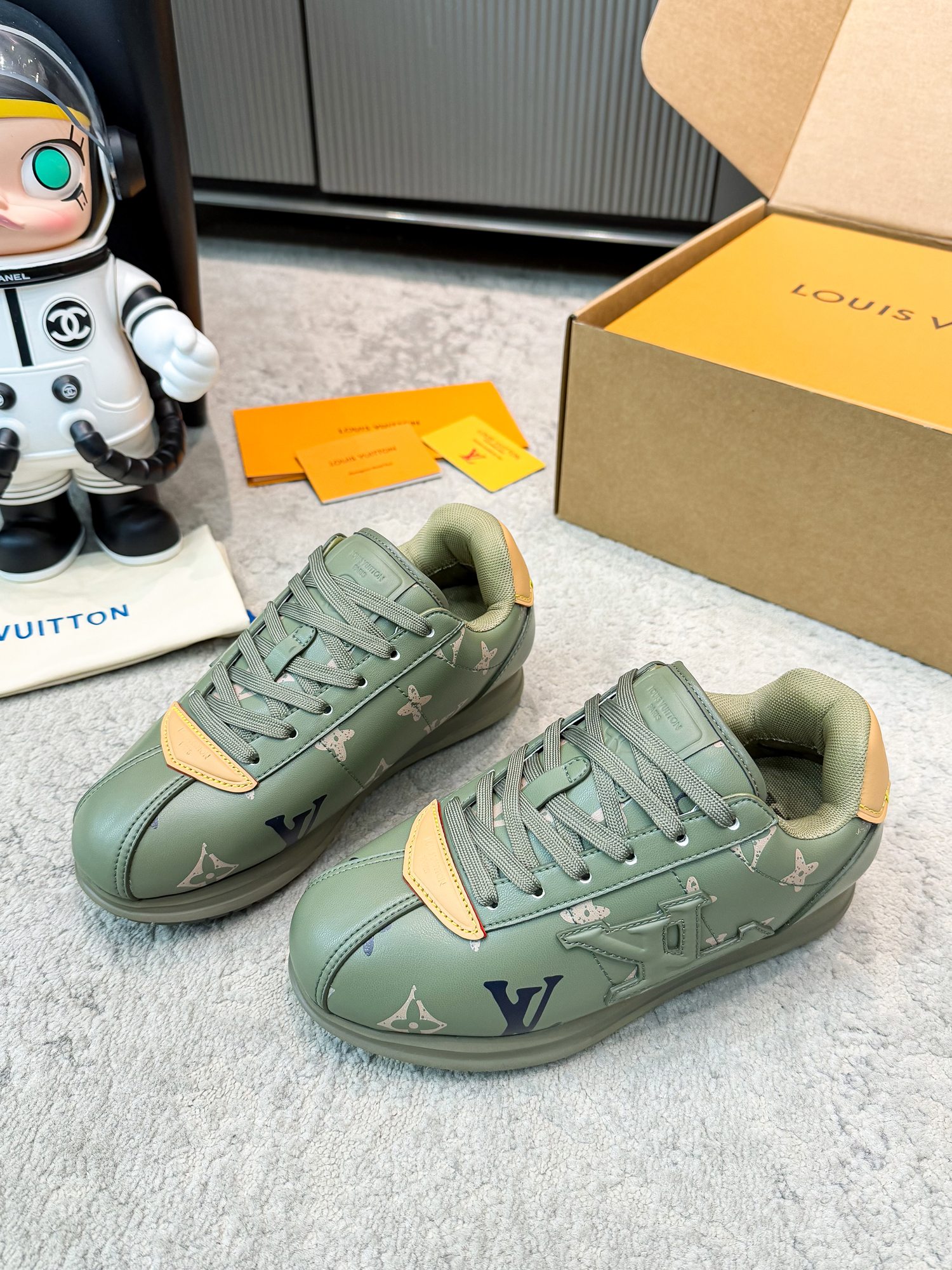 LV shoe
