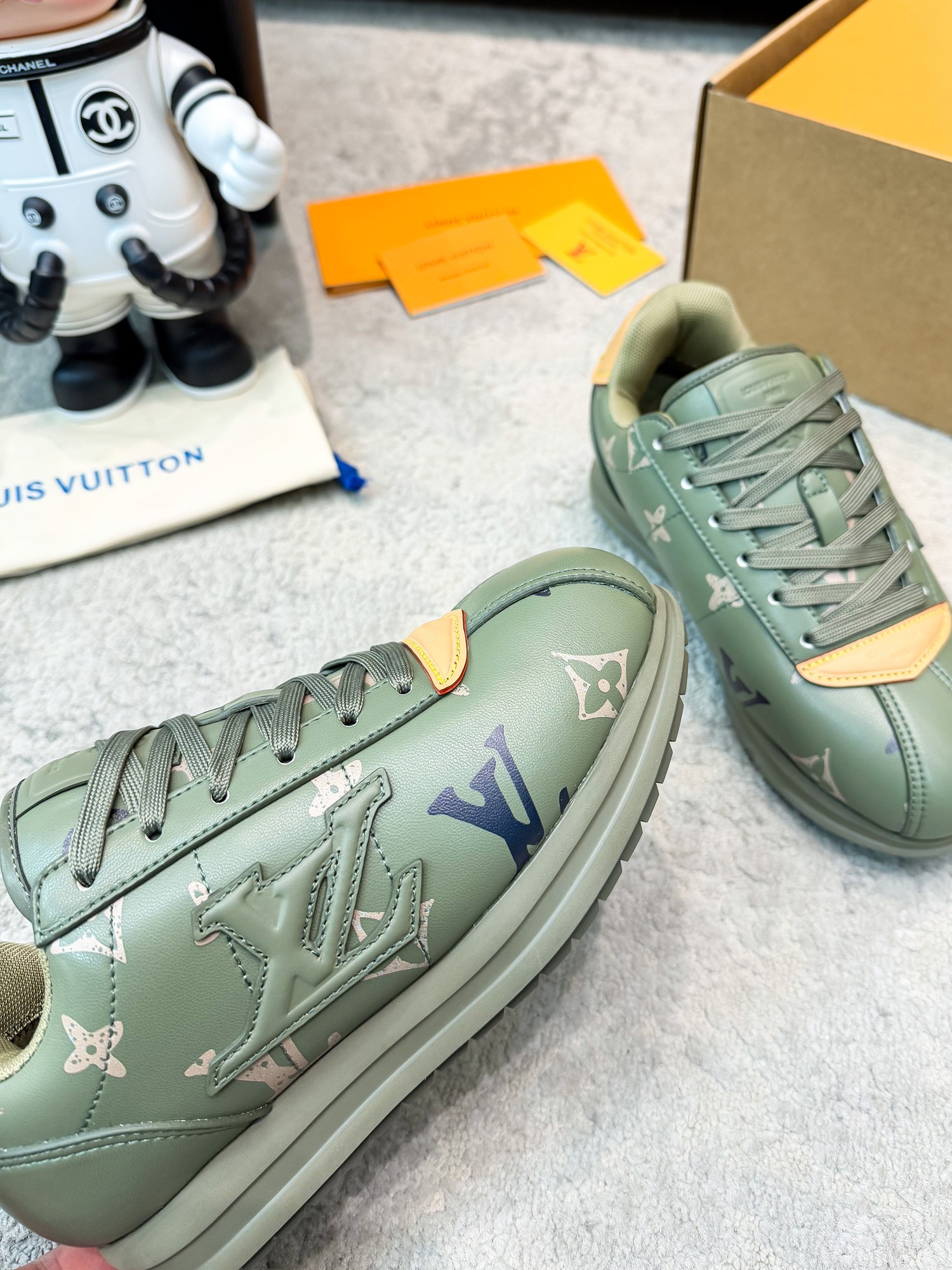 LV shoe