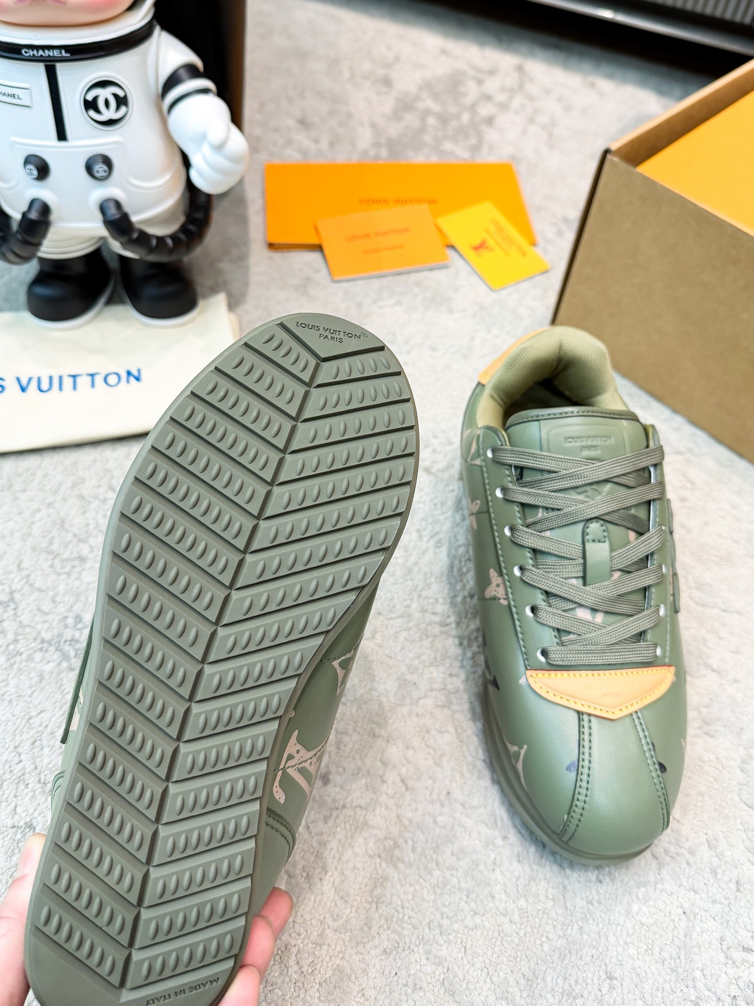 LV shoe