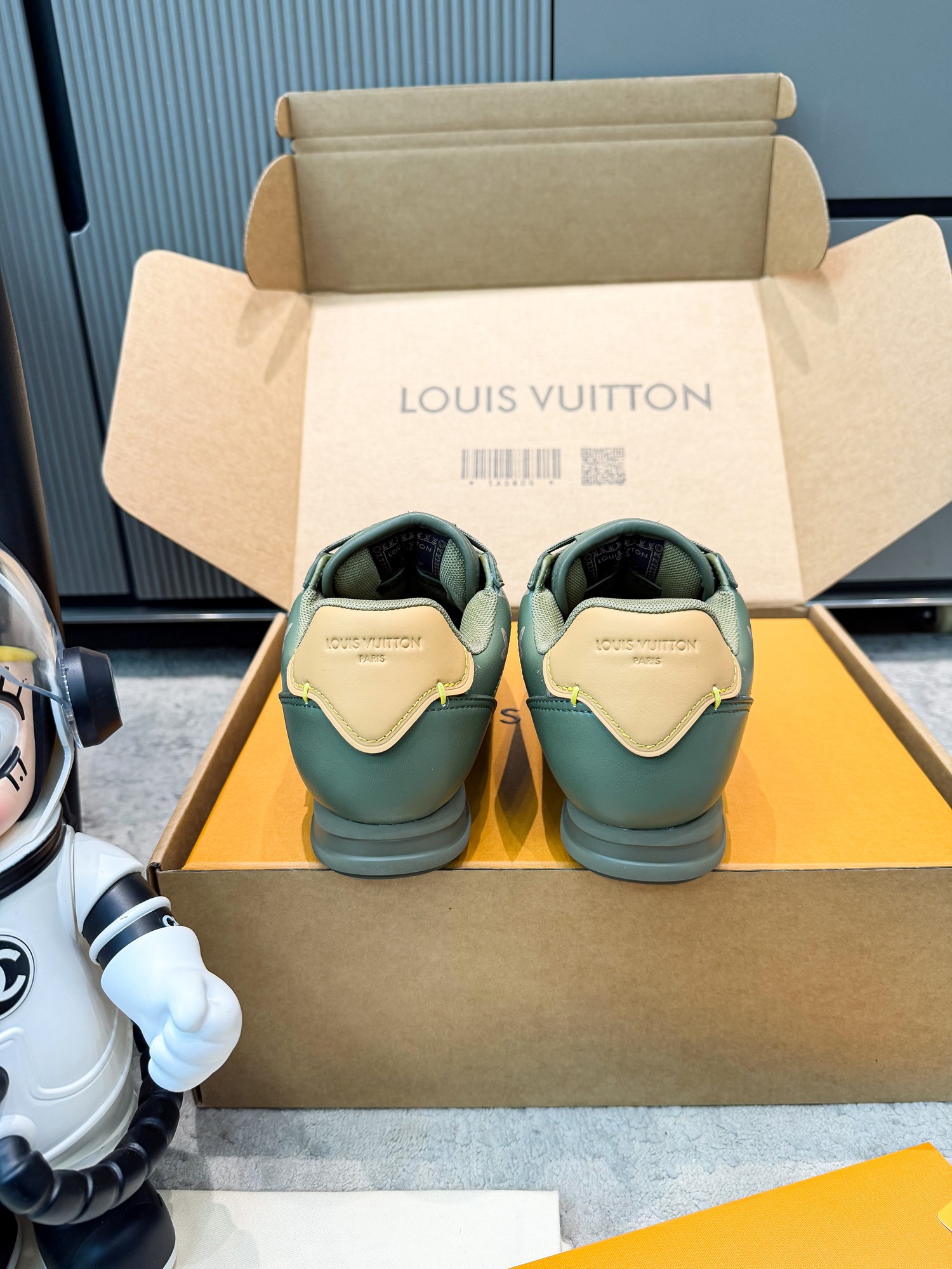 LV shoe