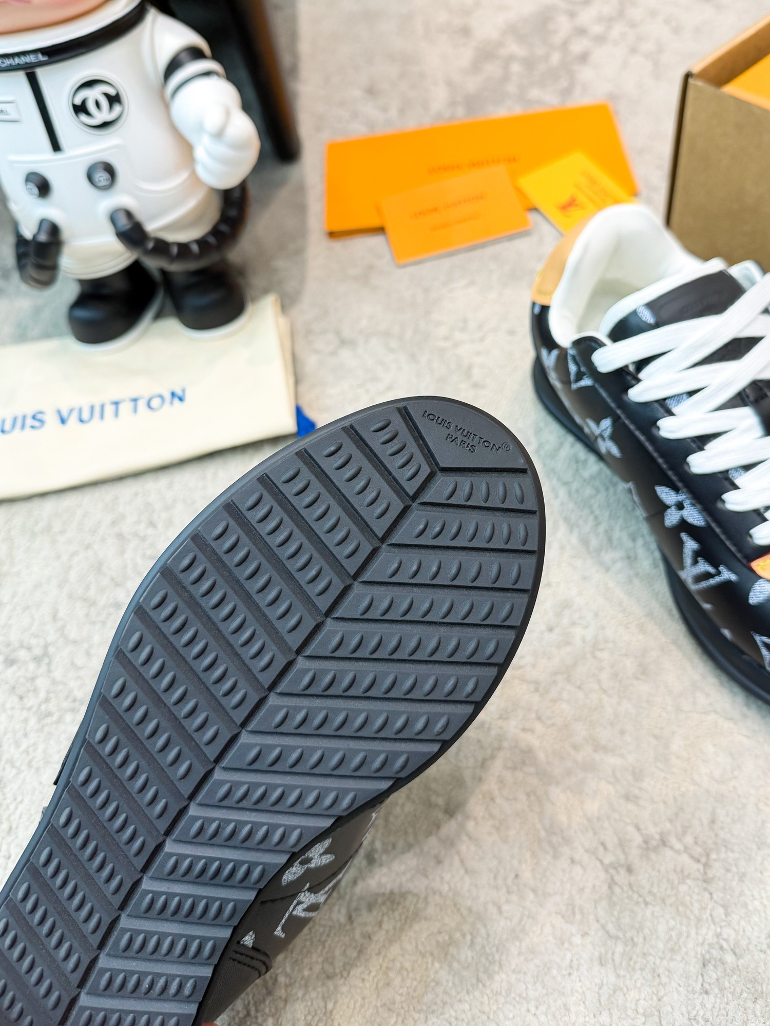 LV shoe