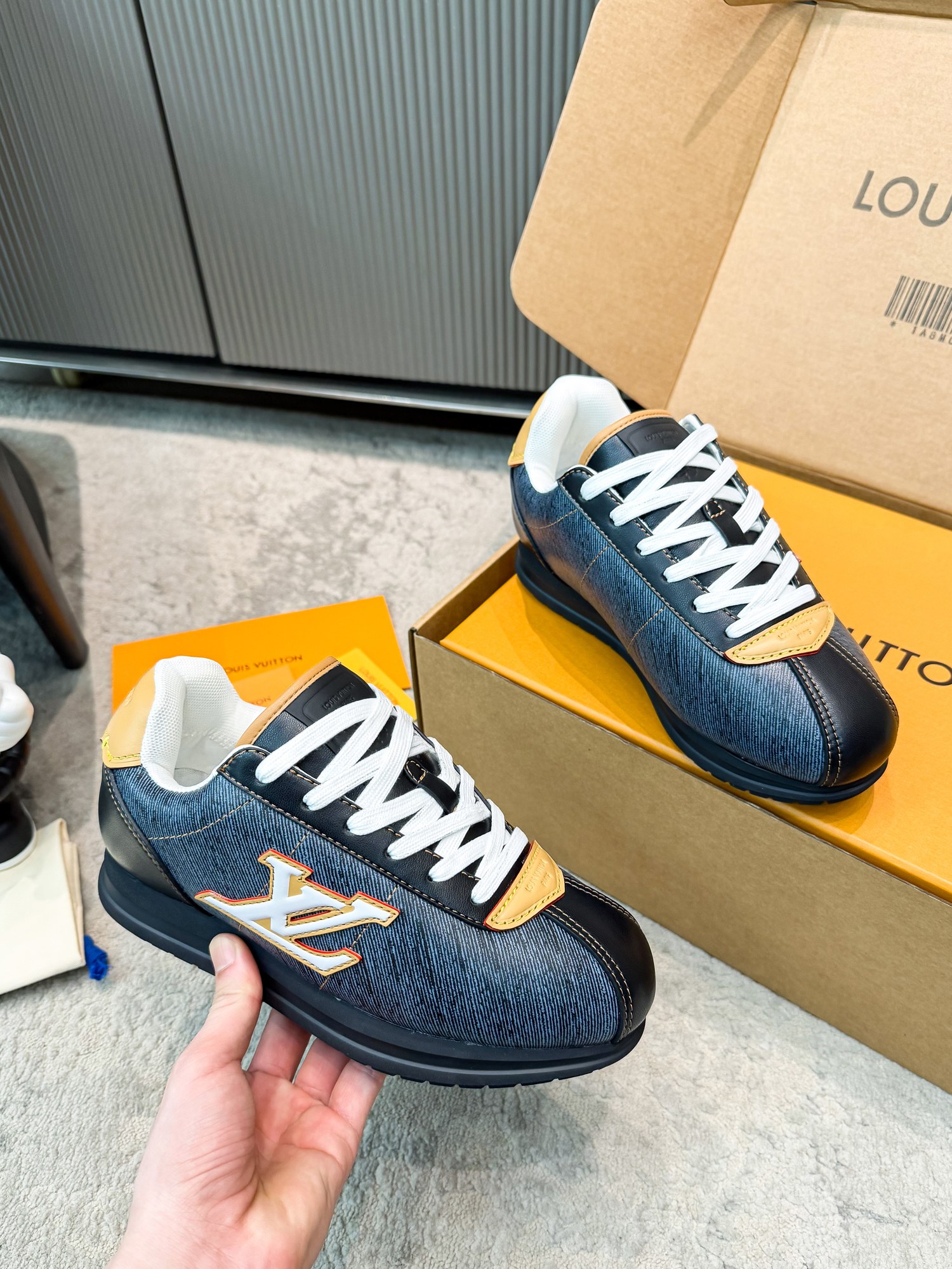 LV shoe