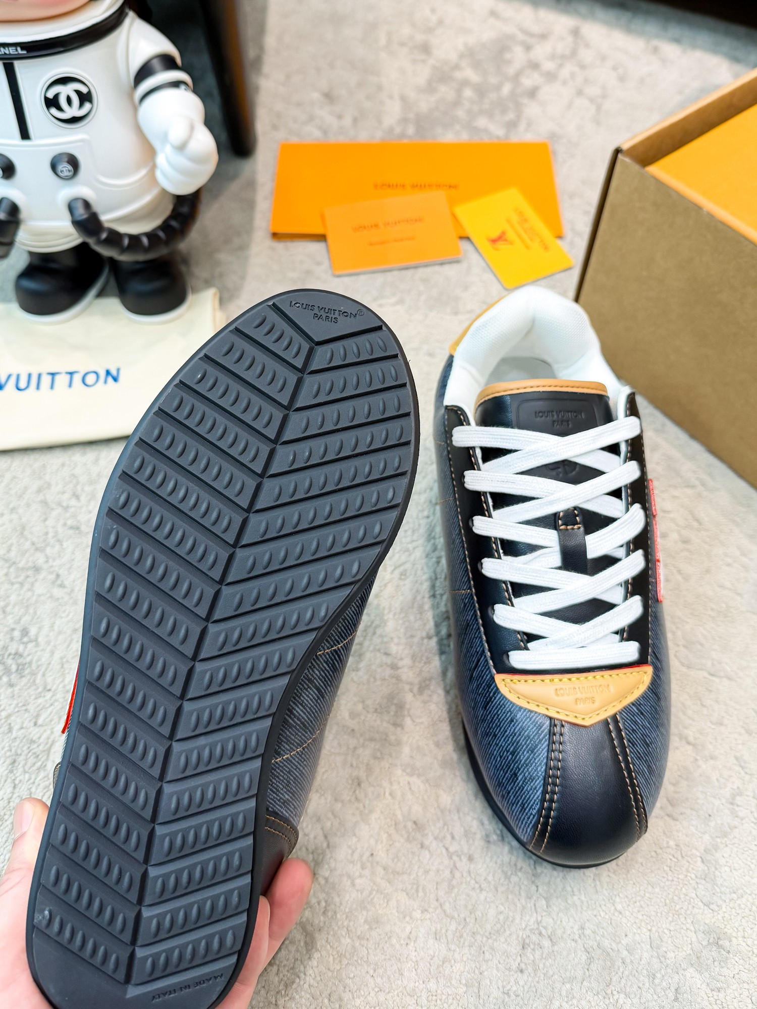 LV shoe