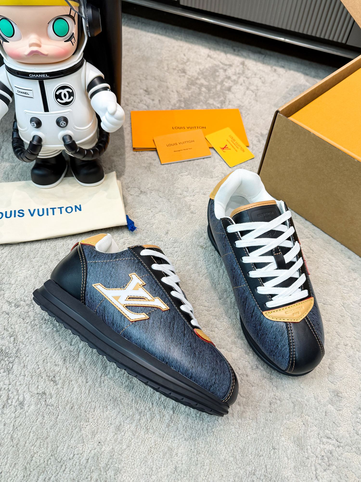 LV shoe