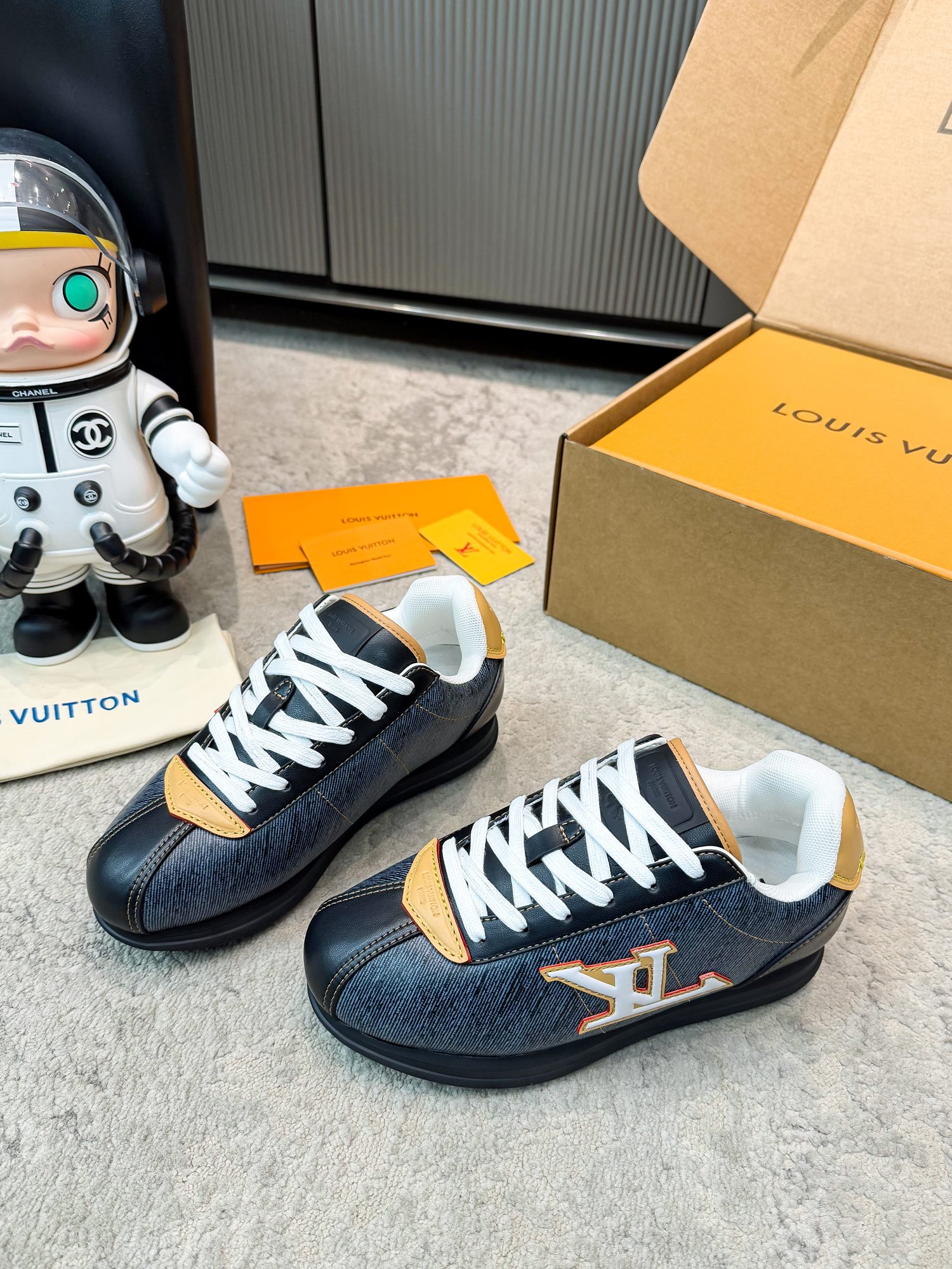 LV shoe