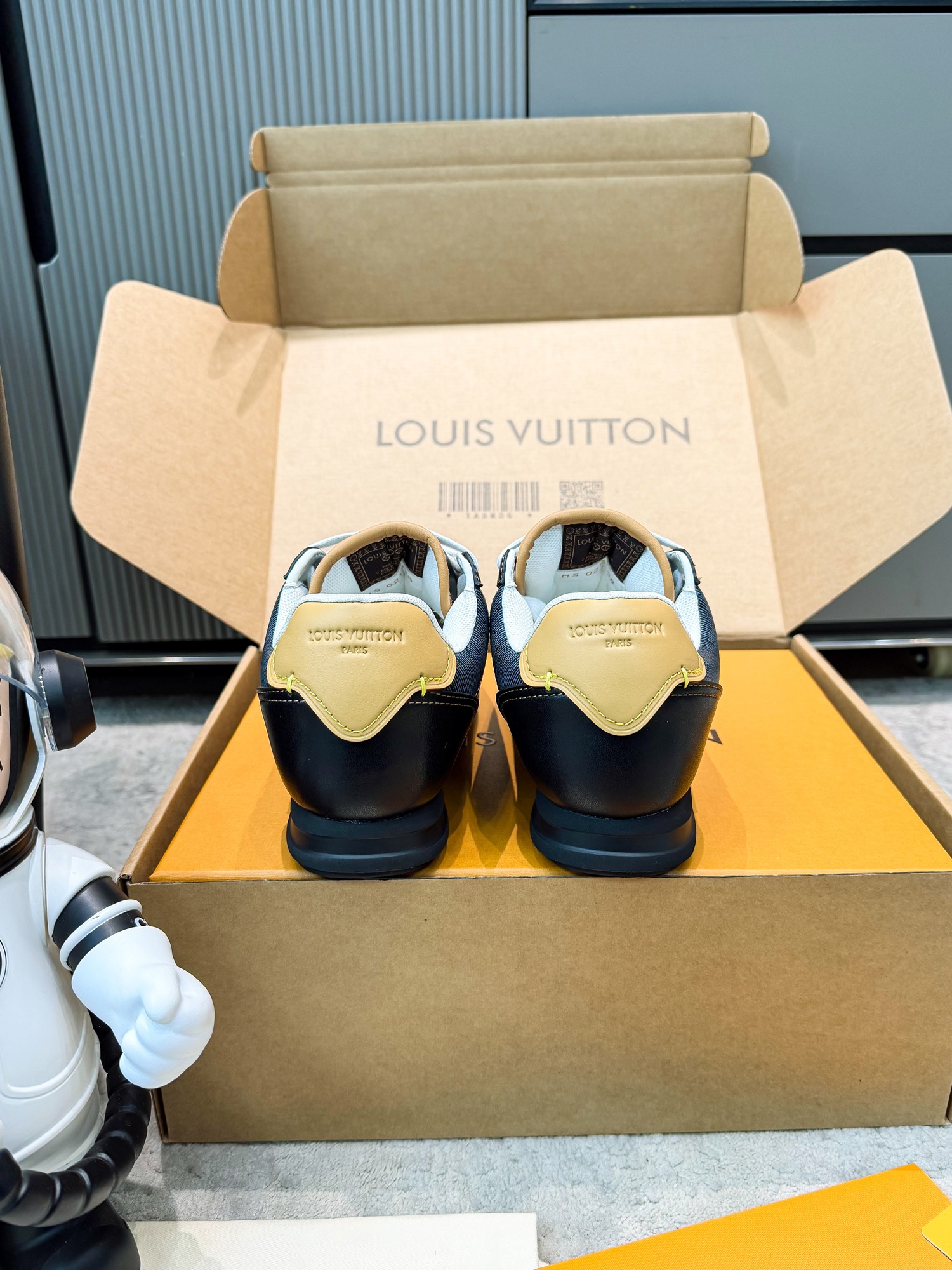 LV shoe
