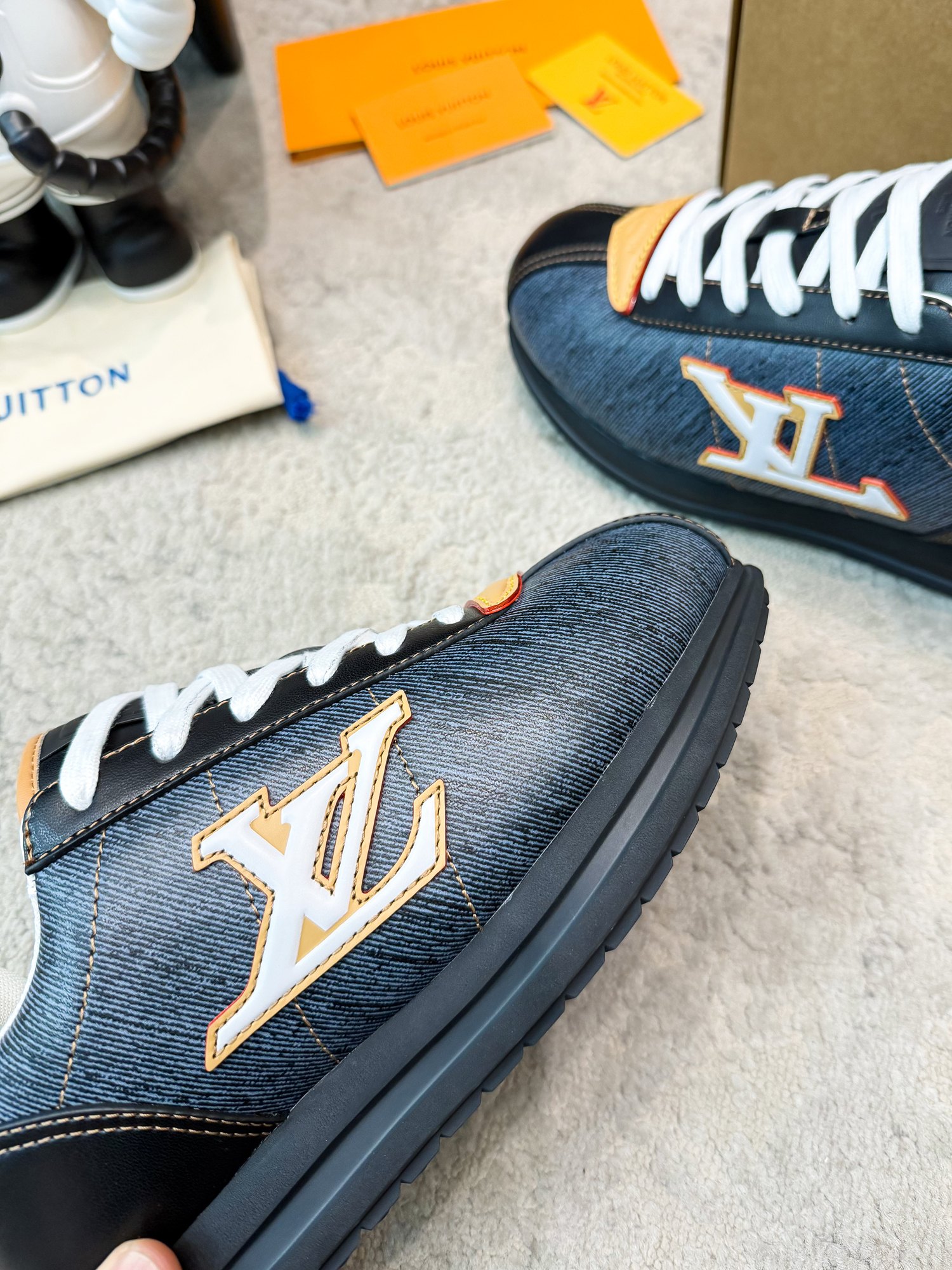 LV shoe