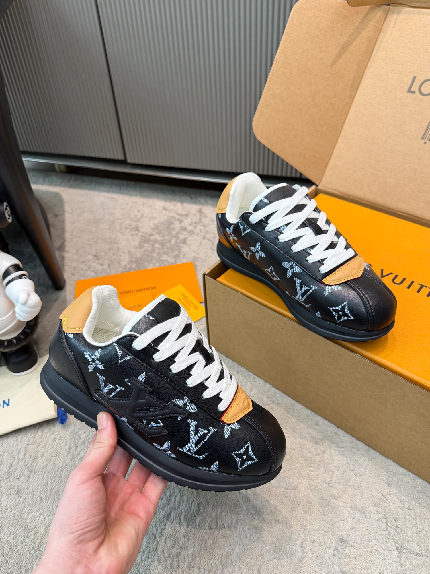 LV shoe
