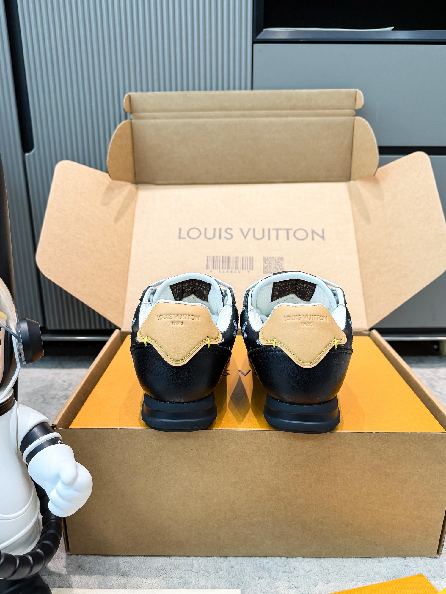 LV shoe