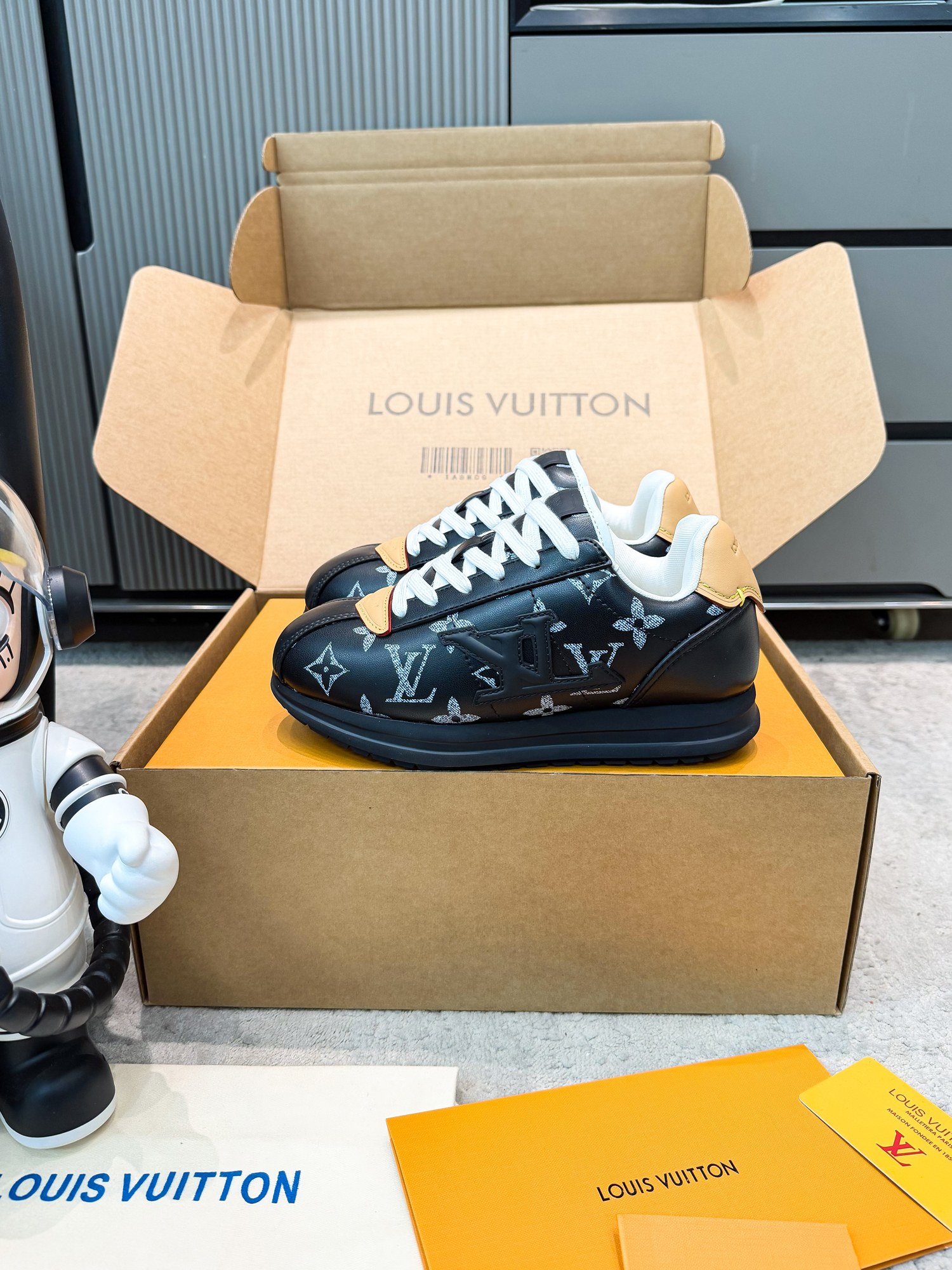 LV shoe