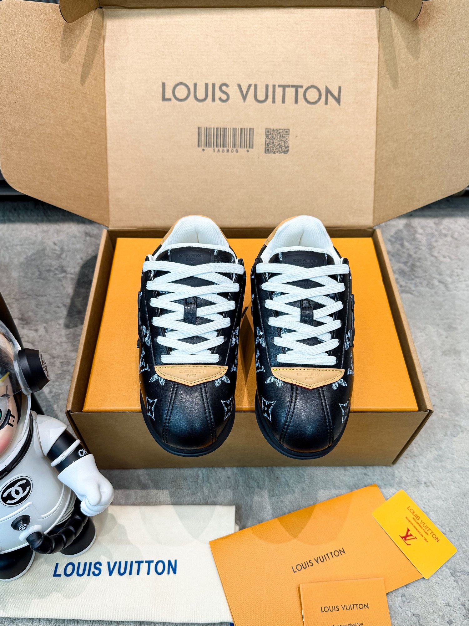 LV shoe
