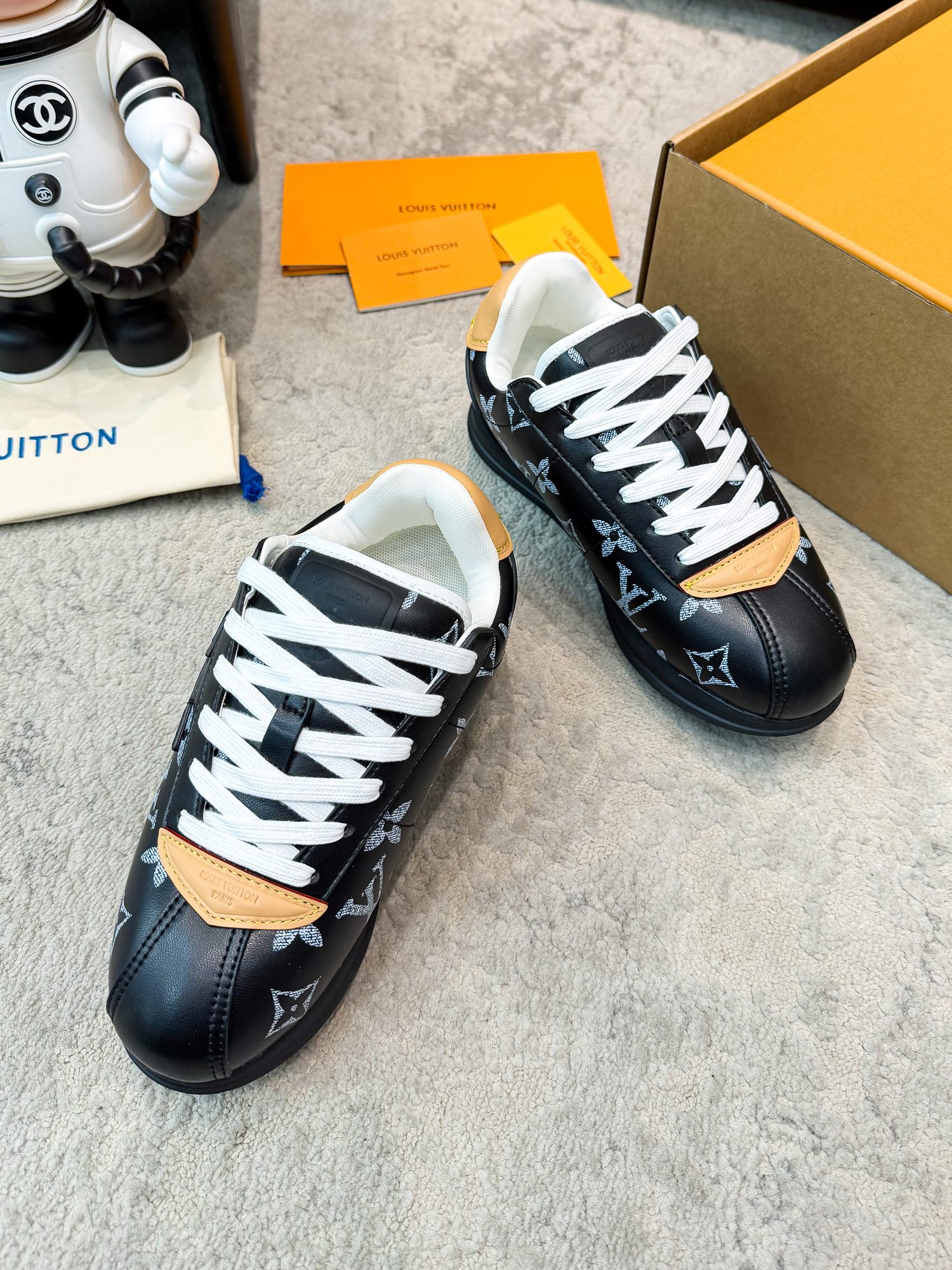 LV shoe