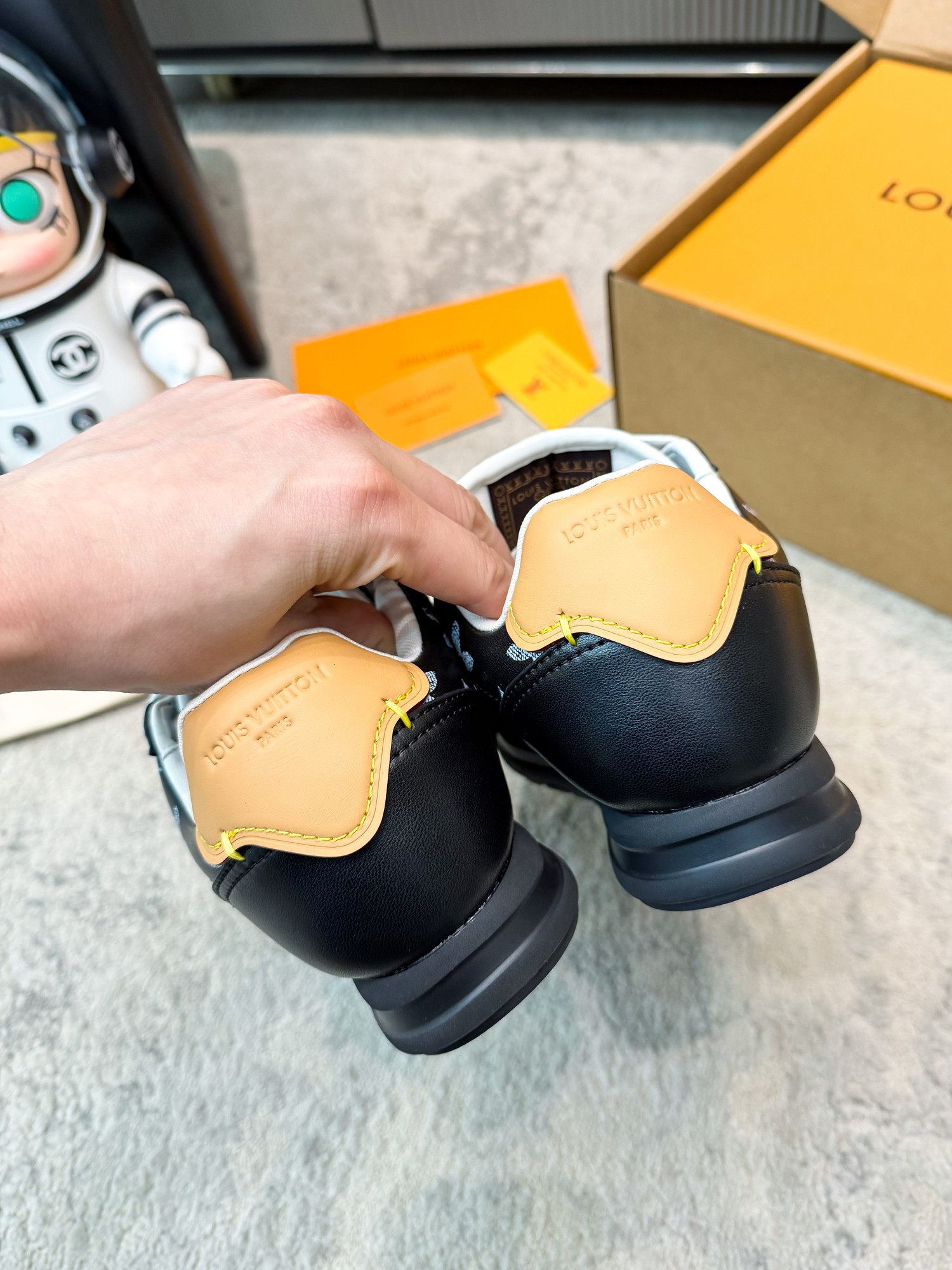 LV shoe