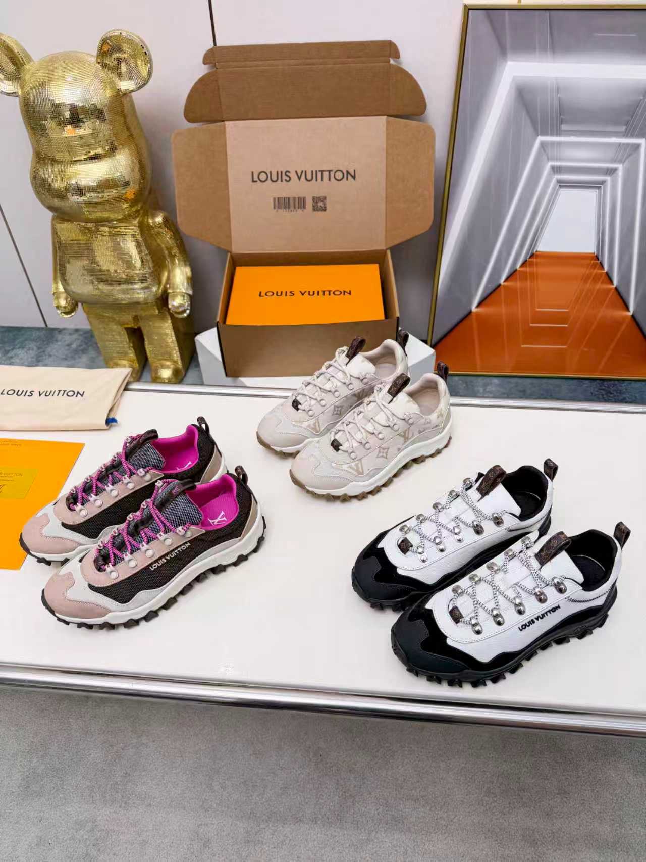 LV shoe