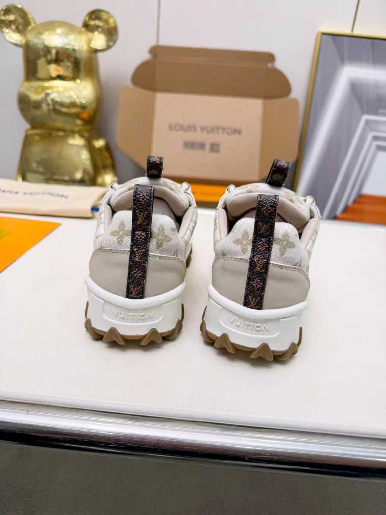 LV shoe