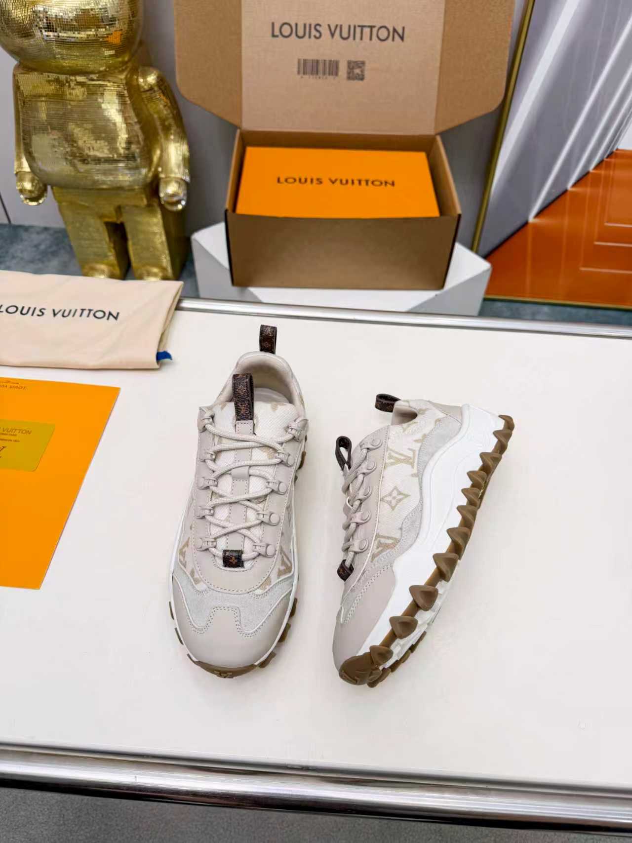 LV shoe