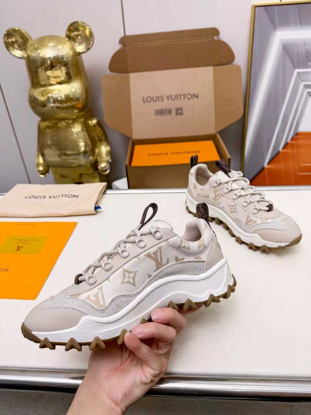 LV shoe