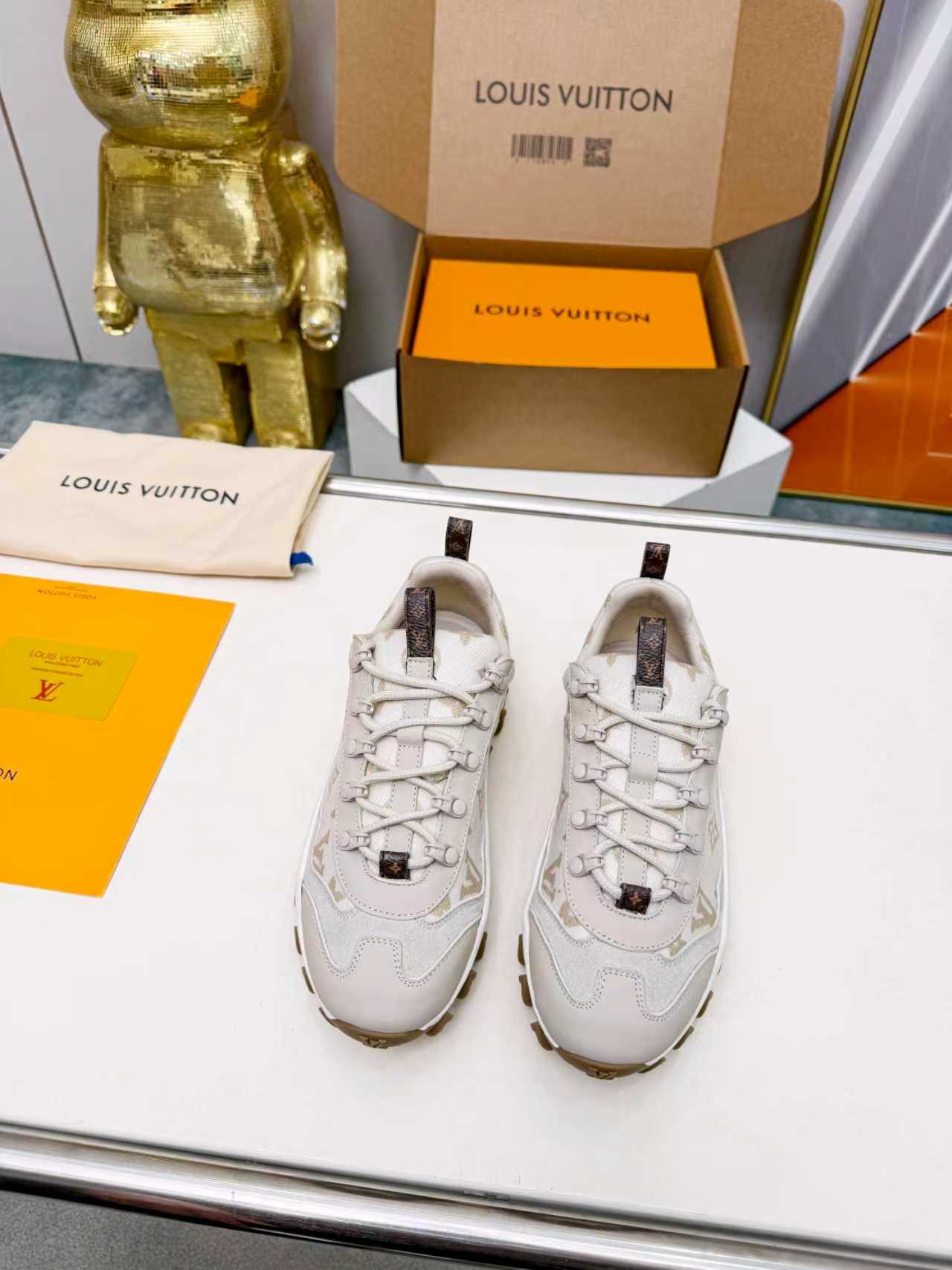 LV shoe
