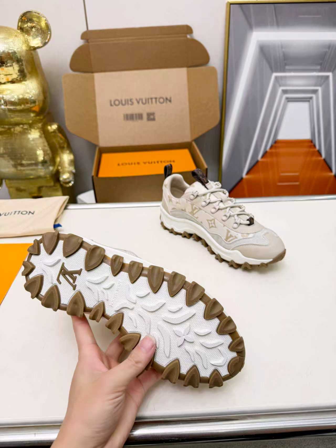 LV shoe